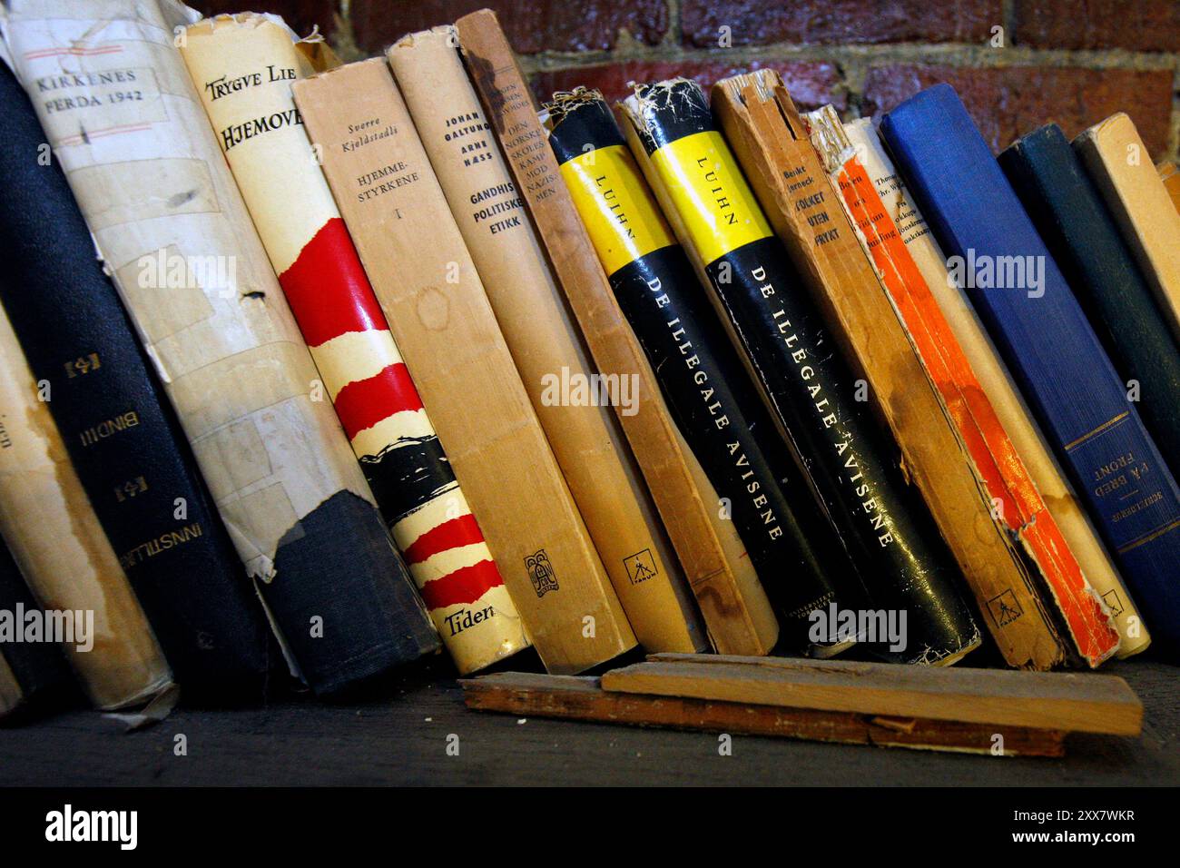 Die wachsenden Forderungen nach politischem Wandel im Nahen Osten richten neue Aufmerksamkeit auf Gene Sharp, einen Gelehrten aus Boston, Massachusetts, der sein Leben damit verbracht hat, gewaltfreie Proteste zu erforschen und Anleitungen für Menschen zu veröffentlichen, die hoffen, ihre Regierungen in Richtung Demokratie zu bewegen Stockfoto