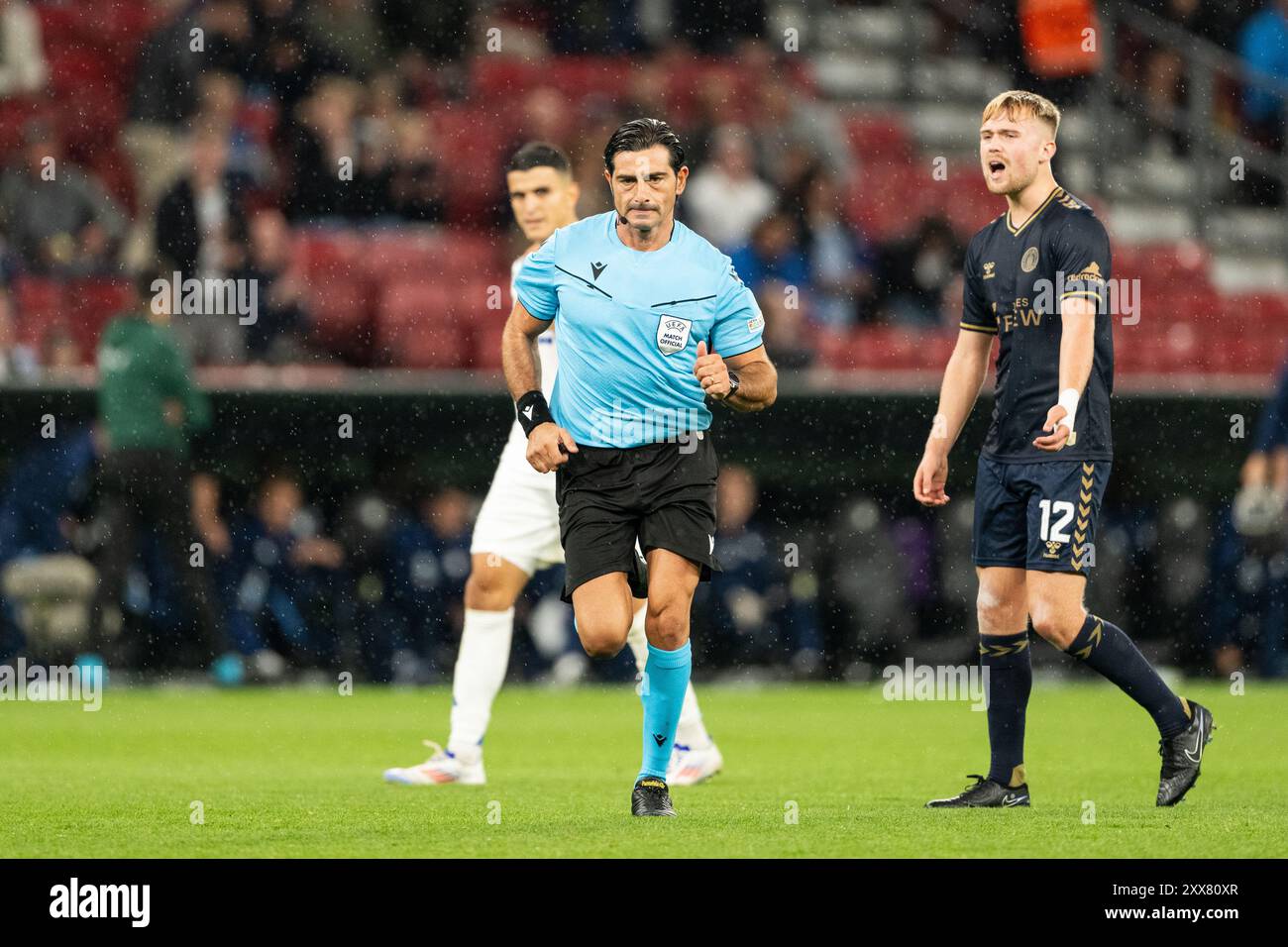 Kopenhagen, Dänemark. August 2024. Schiedsrichter Fabio Maresca war beim Qualifikationsspiel der UEFA Conference League zwischen dem FC Kopenhagen und Kilmarnock in Parken in Kopenhagen zu sehen. Quelle: Gonzales Photo/Alamy Live News Stockfoto