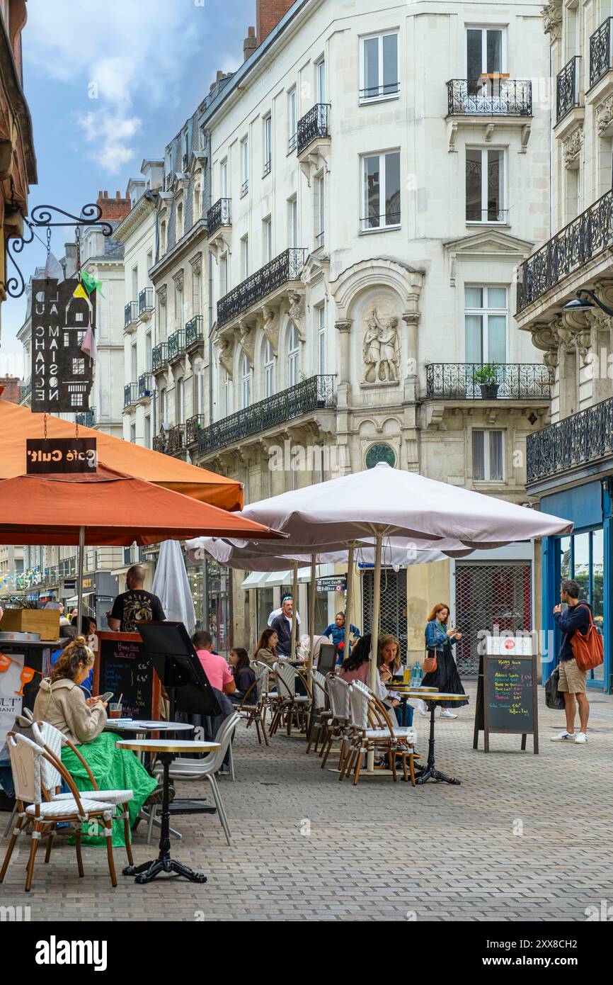 Frankreich, Loire Atlantique, Nantes, Café-Terrassen des historischen und lebhaften Viertels Bouffay Stockfoto