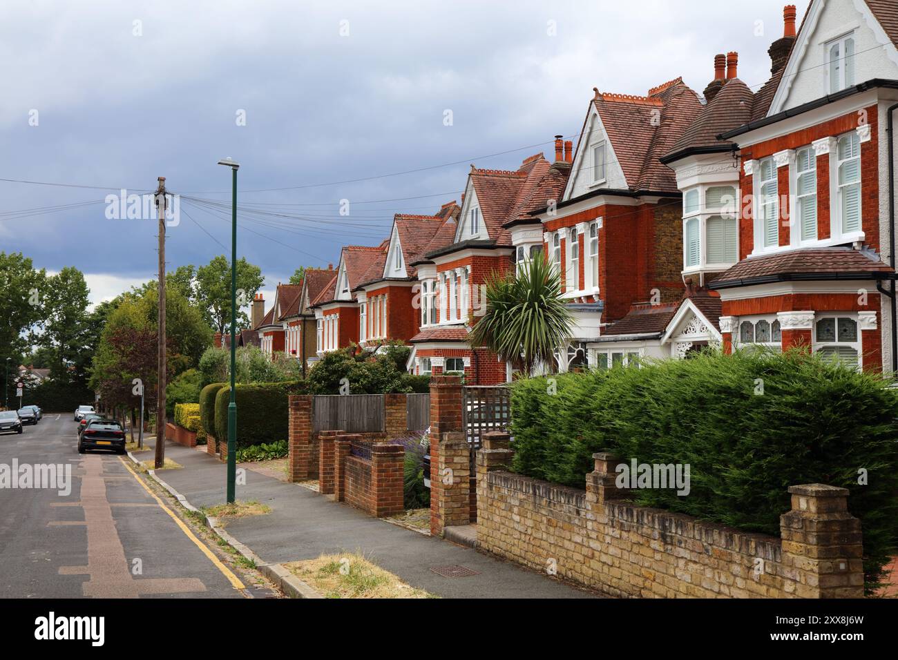 Sutton Town in London Borough of Sutton in South London, Großbritannien. Landseer Road Naturschutzgebiet mit berühmten Villen. Stockfoto