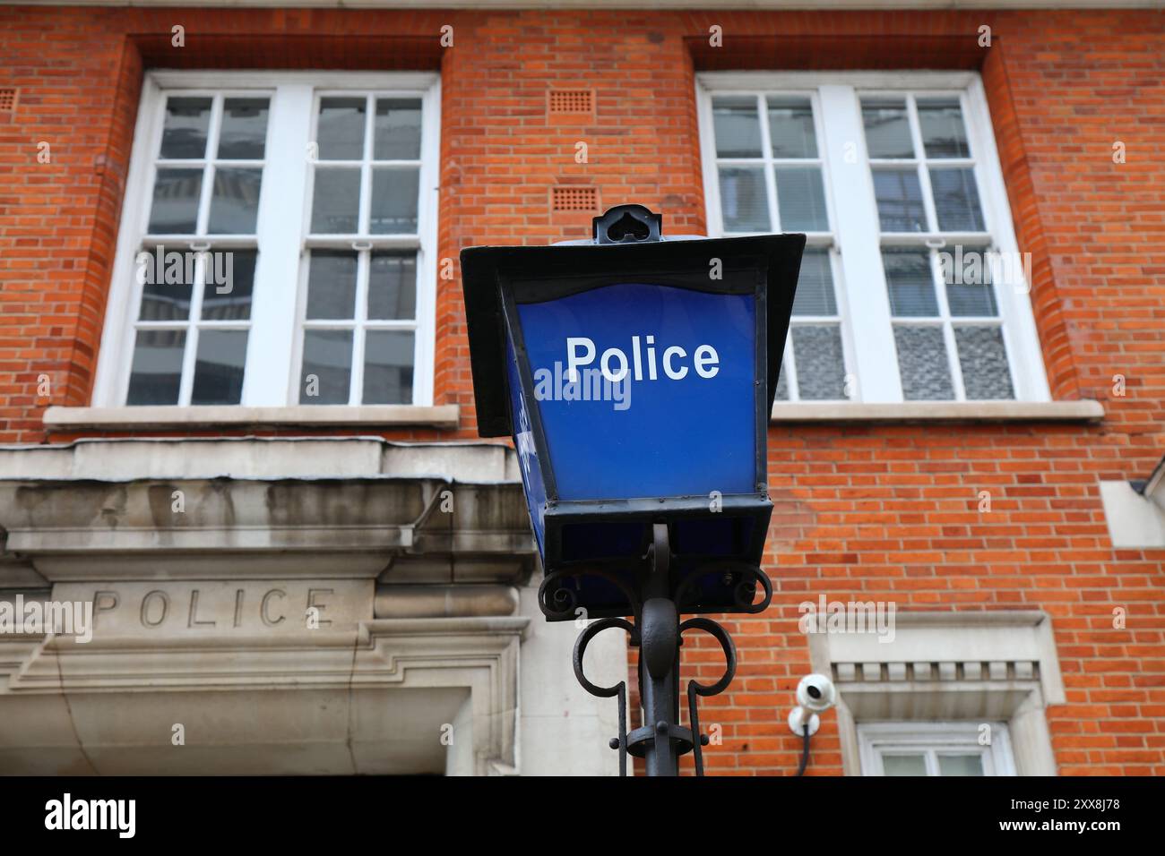 Sutton Town in London Borough of Sutton in South London, Großbritannien. Polizeistation. Stockfoto