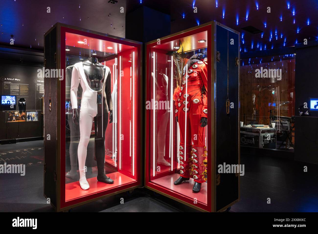 Schweiz, Kanton Waadt, Montreux, Casino Barriere, Queen die Studio Experience Ausstellung, Mountain Studios Aufnahmestudio, das von 1979 bis 1993 zur Queen Gruppe gehörte, Freddie Mercury Bühnenkostüme Stockfoto