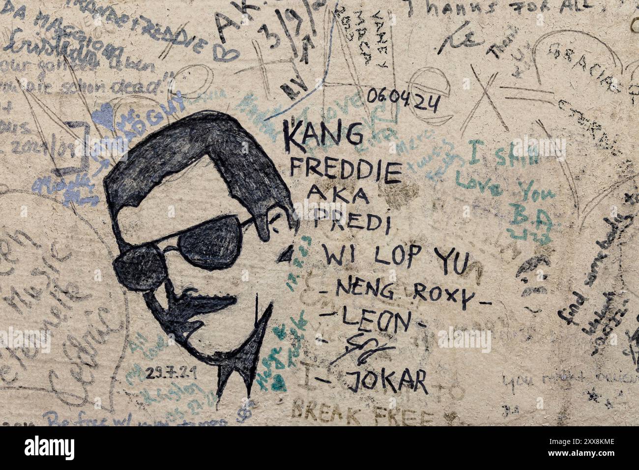 Schweiz, Kanton Waadt, Montreux, Casino Barriere, Queen die Studio Experience Ausstellung, Mountain Studios Aufnahmestudio, das von 1979 bis 1993 der Queen Gruppe gehörte, Fan Graffiti am Ausgang der Mountain Studios Stockfoto