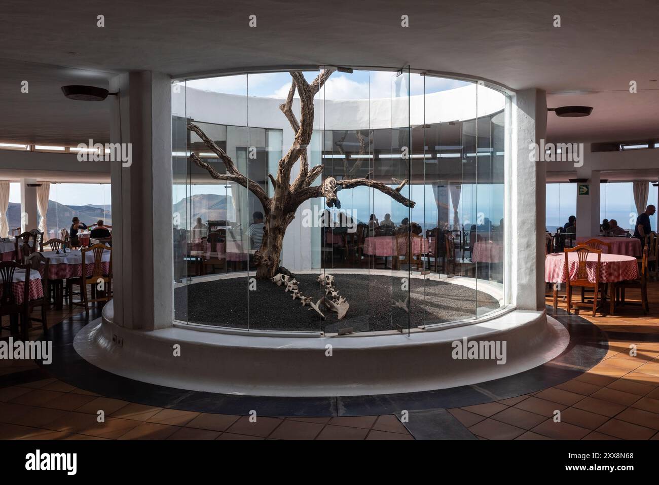 Spanien, Kanarische Inseln, Insel Lanzarote, Timanfaya Nationalpark oder Montanas del Fuego (Feuerberge), Restaurant El Diablo Stockfoto