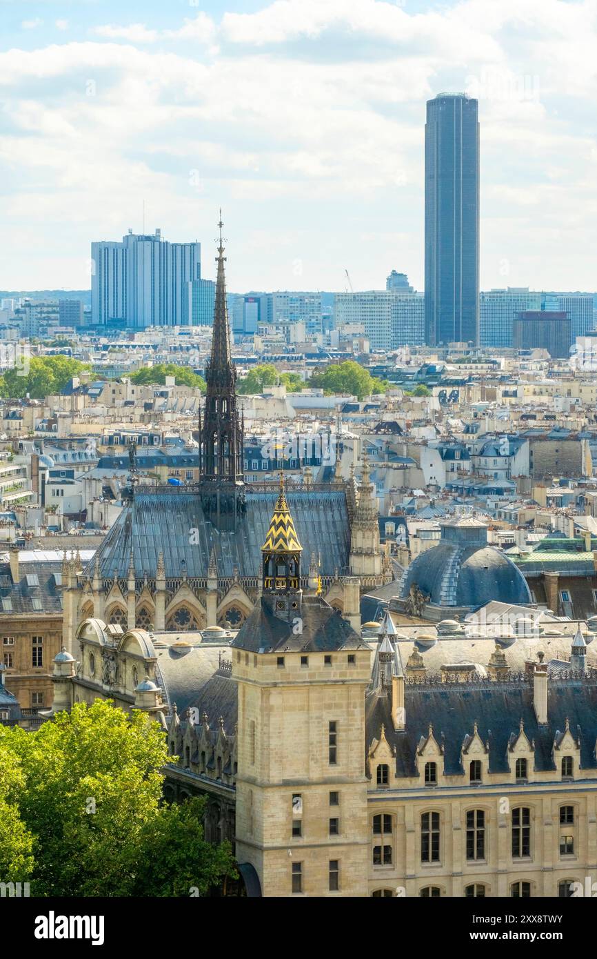 Frankreich, Paris, Chatelet Viertel, Sainte Chapelle und Montparnasse Turm von der Spitze des Saint Jacques Turms Stockfoto