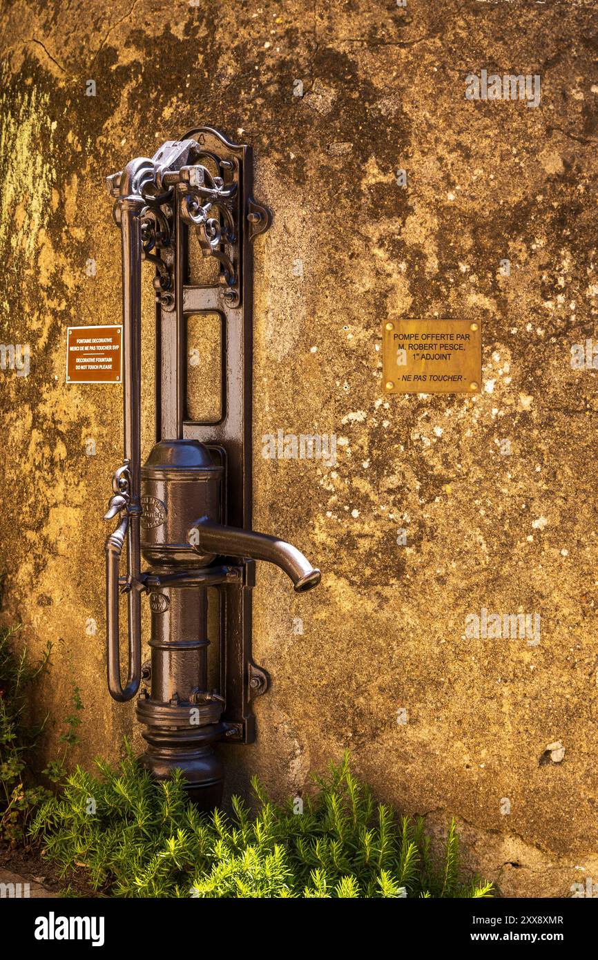 Gassin village south france provence -Fotos und -Bildmaterial in hoher ...