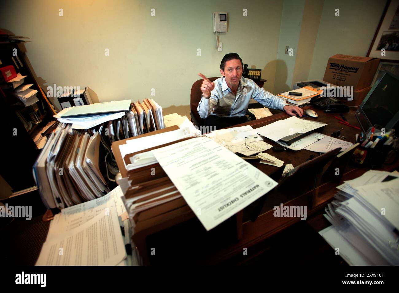Präsident Nick Sprayregen vom Tuck-it-Away-Lager hat den Kampf gegen den Immobiliengiganten Columbia University aufgenommen, der versucht, sein Eigentum über eine bedeutende Domäne zu bekommen. Stockfoto