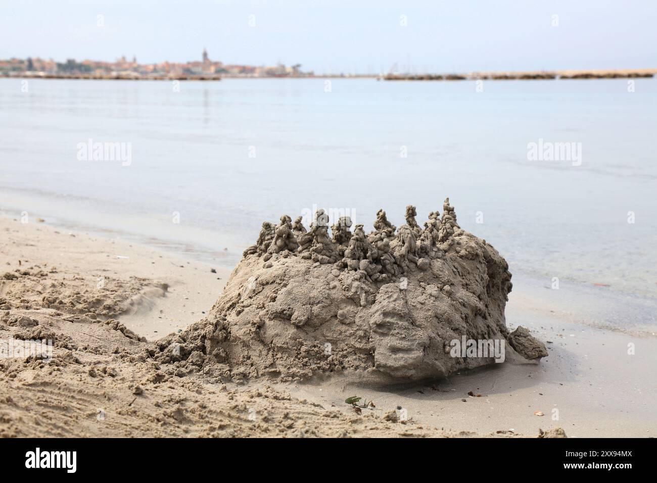Strand Sandburg in Alghero Stadt auf Sardinien, Italien. Stockfoto