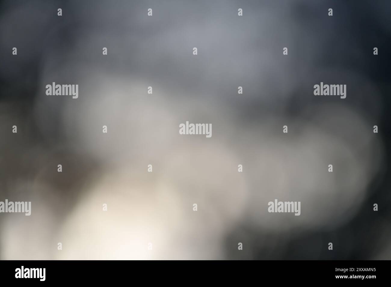 Dieses Bild zeigt einen monochromatischen Bokeh-Hintergrund mit verschiedenen Kreismustern. Das abstrakte Design sorgt für eine optisch ansprechende und einheitliche Optik Stockfoto Dieses Bild zeigt einen monochromatischen Bokeh-Hintergrund mit verschiedenen Kreismustern. Das abstrakte Design sorgt für eine optisch ansprechende und einheitliche Optik Stockfoto