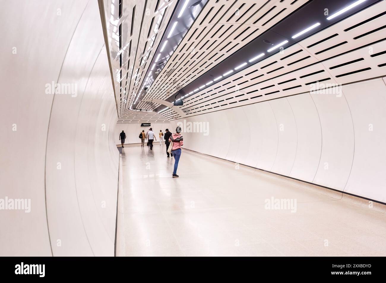 Sydney, Australien, Freitag, 23. August 2024. Victoria Cross Metro Station, die diese Woche im Norden von Sydney als Teil der fahrerlosen Sydney Metro-Linie (Chatswood-Sydenham-Linie) eröffnet wurde. Quelle: Paul Lovelace/Alamy Live News Stockfoto