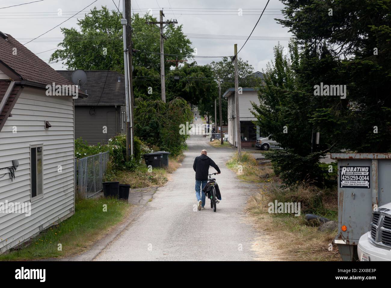 DOUG Obdachloser flüchtet aus dem geschlossenen Obdachlosenlager. Das Lager wurde nach 5 Tagen geschlossen, statt der versprochenen 28 Tage, wegen Kompl Stockfoto