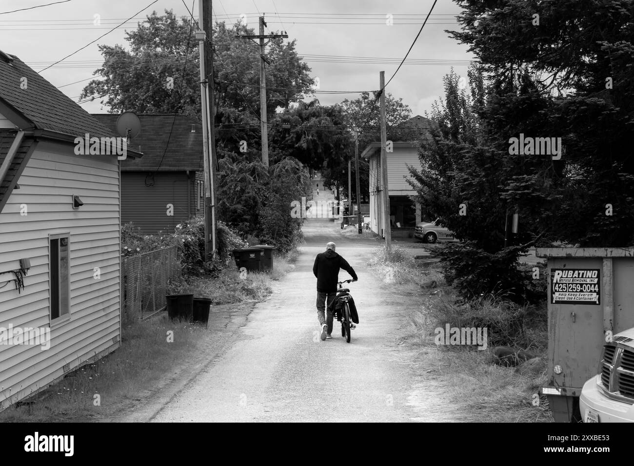 DOUG Obdachloser flüchtet aus dem geschlossenen Obdachlosenlager. Das Lager wurde nach 5 Tagen geschlossen, statt der versprochenen 28 Tage, wegen Kompl Stockfoto