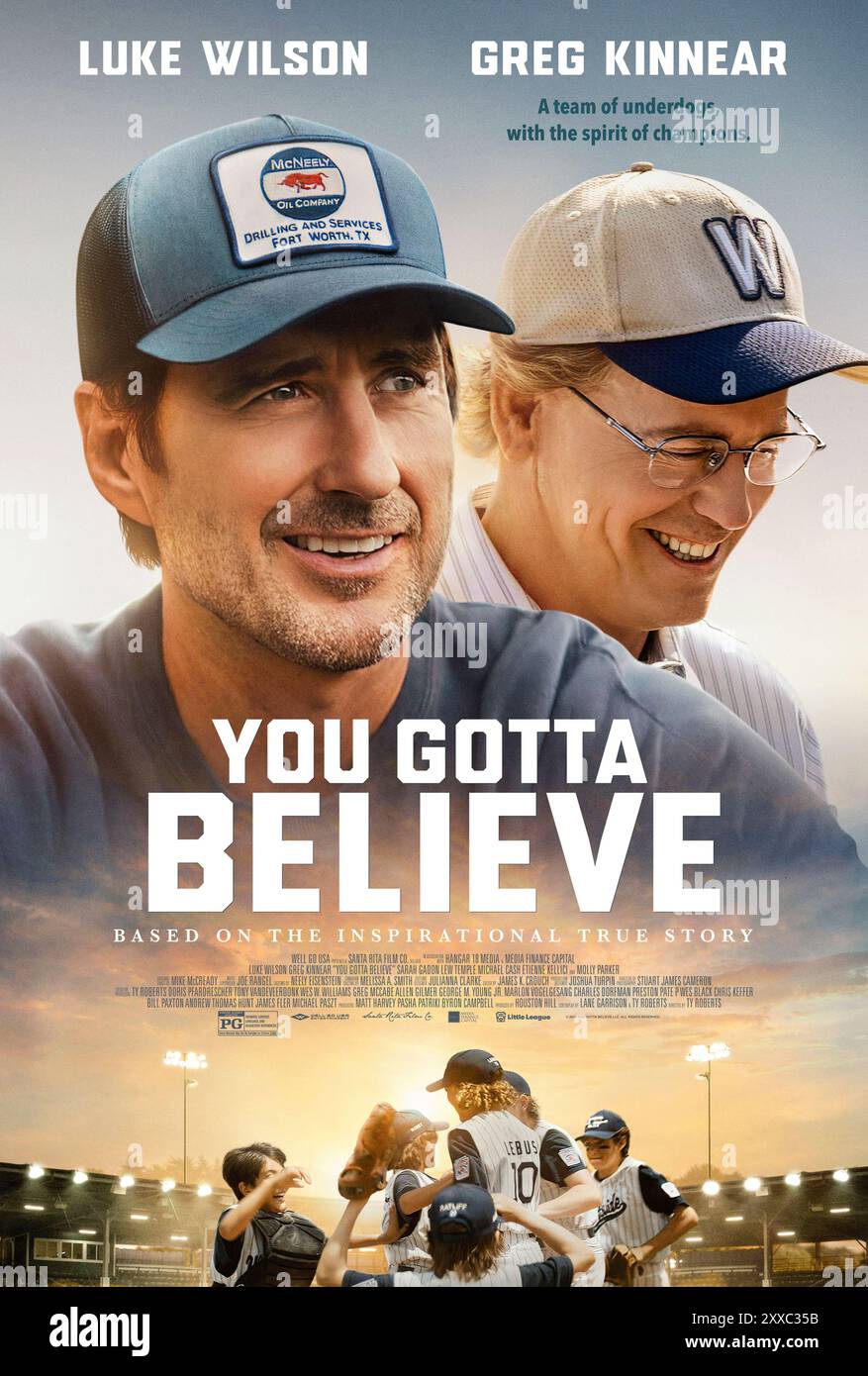 You Got Believe (2024) von Ty Roberts mit Sarah Gadon, Molly Parker und Greg Kinnear. Eine kleine Liga-Baseballmannschaft von Außenseitern widmet ihre Saison dem verstorbenen Vater eines Spielers. Damit erreichen sie das Unmögliche, indem sie das Finale der World Series in einem Spiel erreichen, das zum ESPN-Klassiker wurde. US-Poster mit einem Blatt ***NUR FÜR REDAKTIONELLE ZWECKE***. Kredit: BFA / Well Go USA Entertainment Stockfoto
