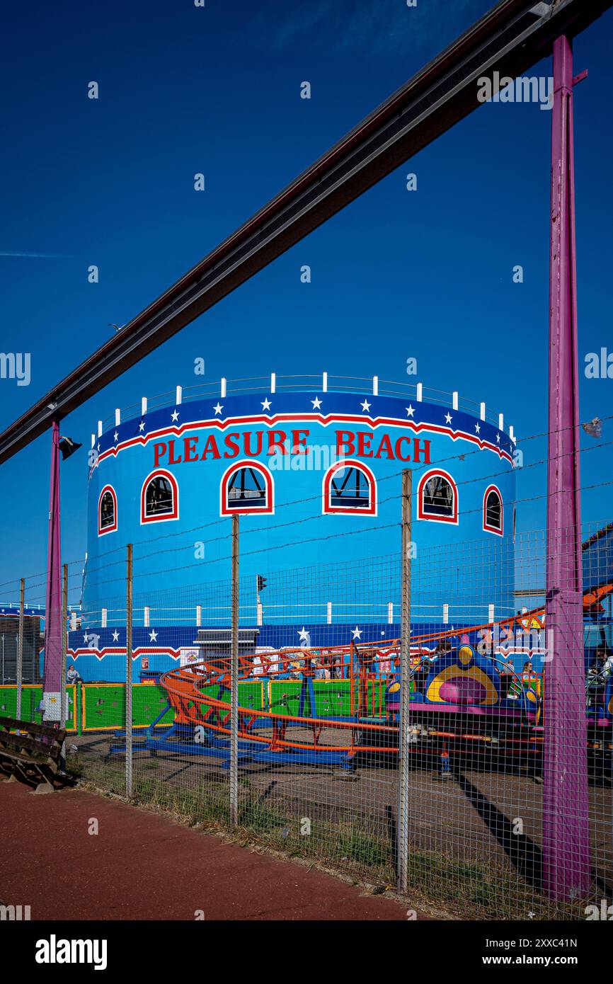 Great Yarmouth Pleasure Beach - der Park wurde 1909 eröffnet. Die beliebteste Fahrt im Park ist die Holzachterbahn, die 1932 eröffnet wurde. Stockfoto