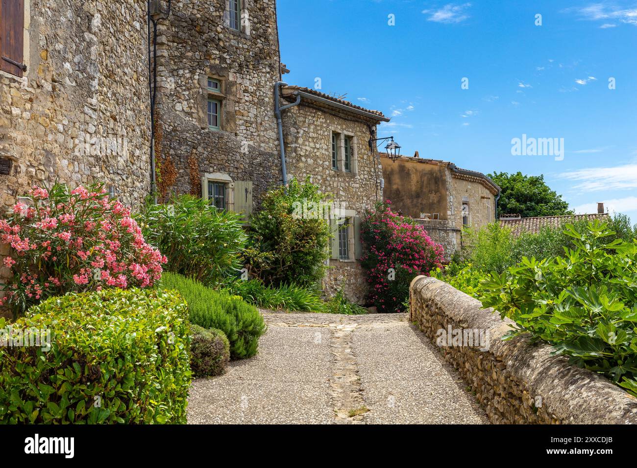 Mirmande, eines der schönsten Dörfer Frankreichs, Drôme. Stadt im Südosten Frankreichs. Mirmande ist ein malerisches mittelalterliches Dorf auf einem Hügel Stockfoto