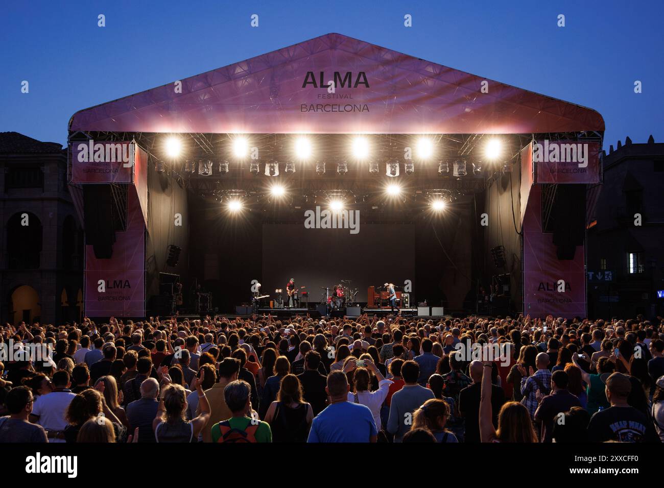 BARCELONA, SPANIEN - 24. Juni 2024: Sheryl Crow tritt auf der Bühne im Poble Espanyol auf. Stockfoto