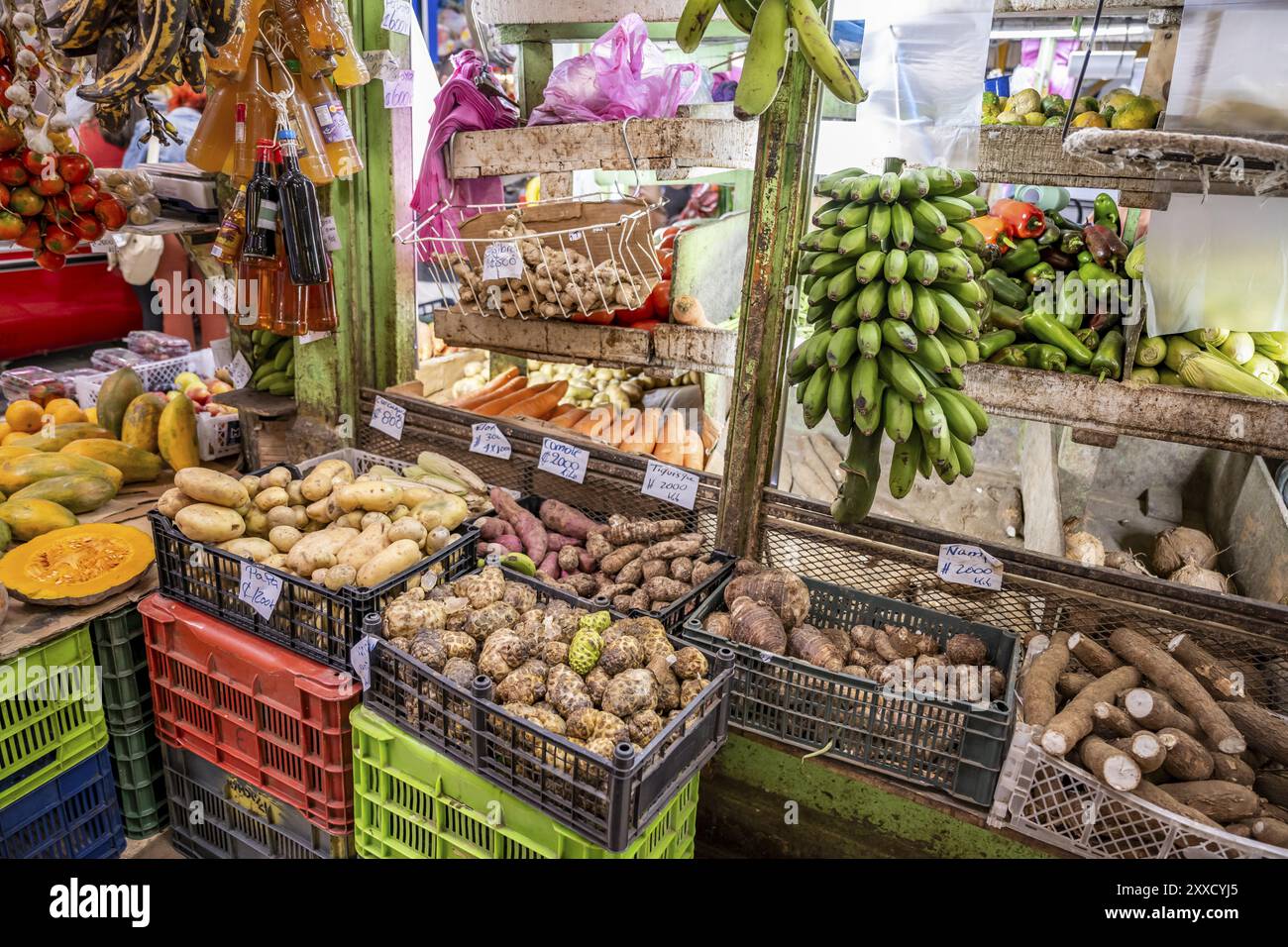 Obst- und Gemüseshow an einem Marktstand, Mercado Central de San Jose, San Jose, Costa Rica, Mittelamerika Stockfoto