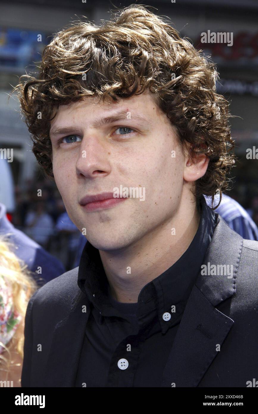 HOLLYWOOD, KALIFORNIEN, 10. APRIL 2011: Jesse Eisenberg bei der Premiere von Rio in Los Angeles am Grauman's Chinese Theater in Hollywood, USA am 1. April Stockfoto