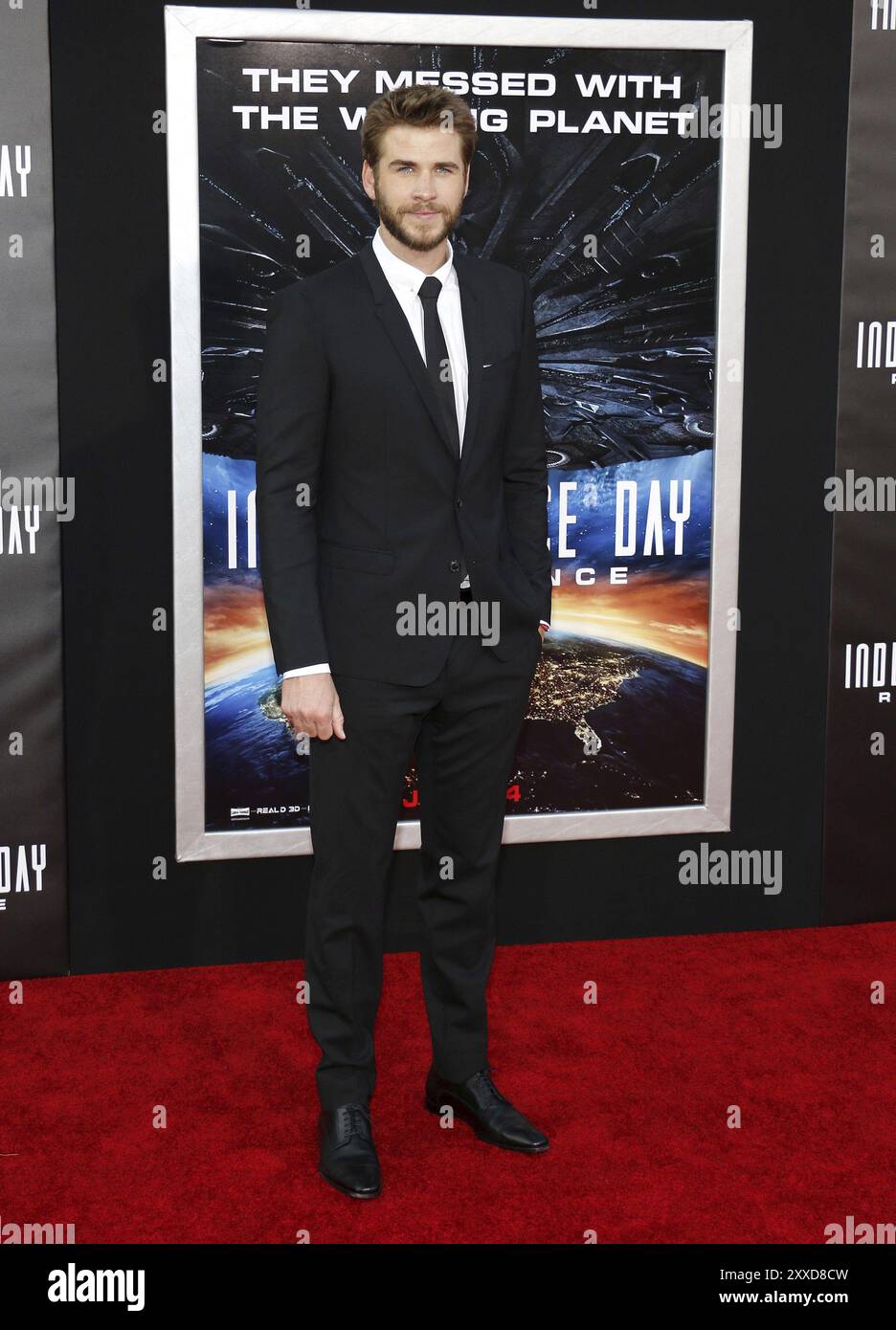 Liam Hemsworth bei der Premiere von „Independence Day: Resurgence“ in Los Angeles am 20. Juni 2016 im TCL Chinese Theatre in Hollywood, USA Stockfoto