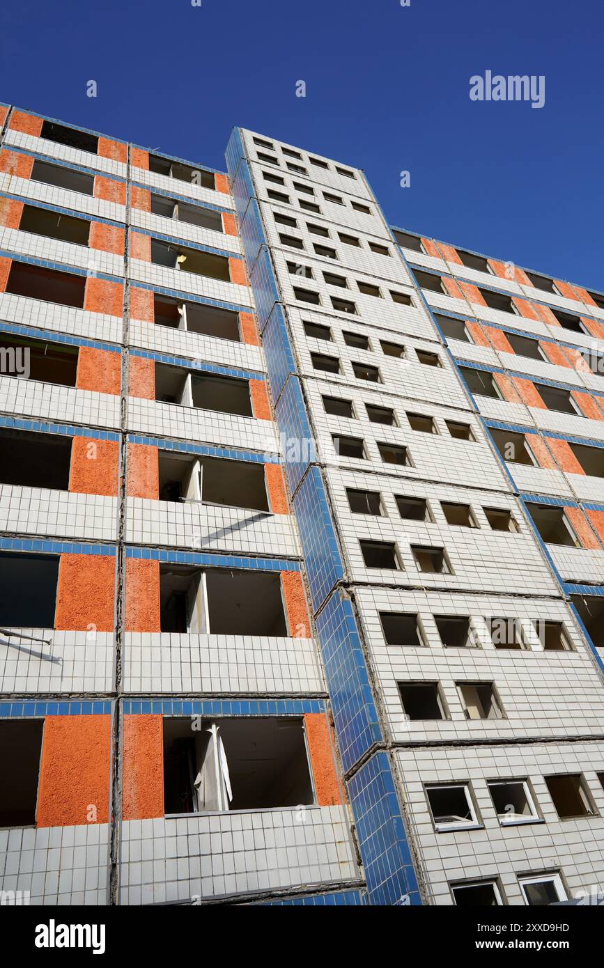 Abriss eines leeren Wohnblocks in Magdeburg Stockfoto