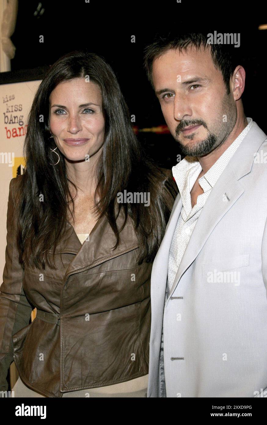 HOLLYWOOD, KALIFORNIEN, 18. OKTOBER 2005: Courteney Cox und David Arquette bei der Premiere von Kiss Kiss, Bang Bang bei The Grauman's Chinese Stockfoto