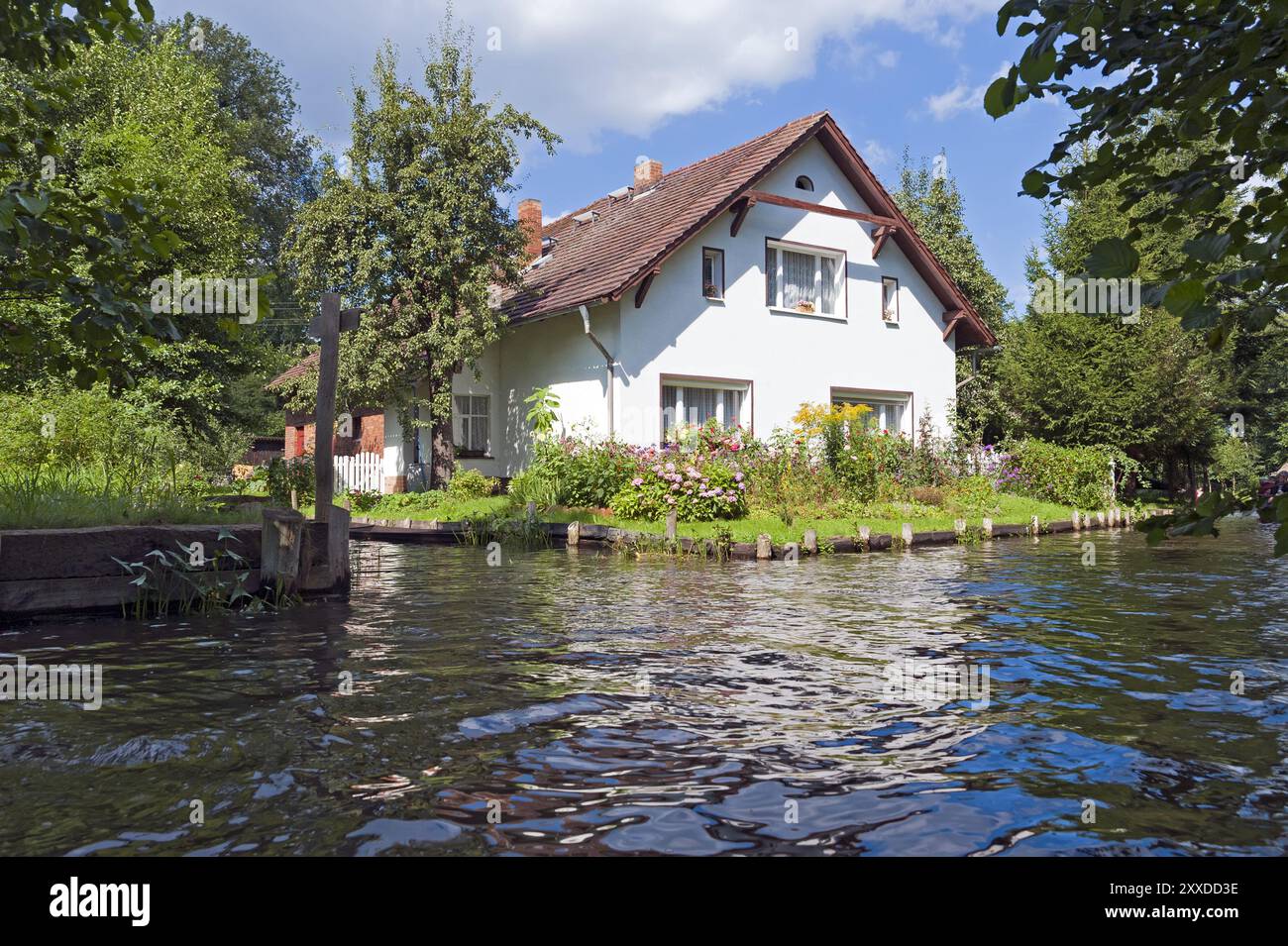 Neues Haus im Spreewald Stockfoto