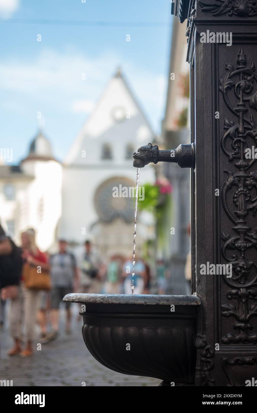 Brunnen am Jesuitenplatz mit Kirche im Hintergrund, Koblenz, Deutschland, Europa Stockfoto