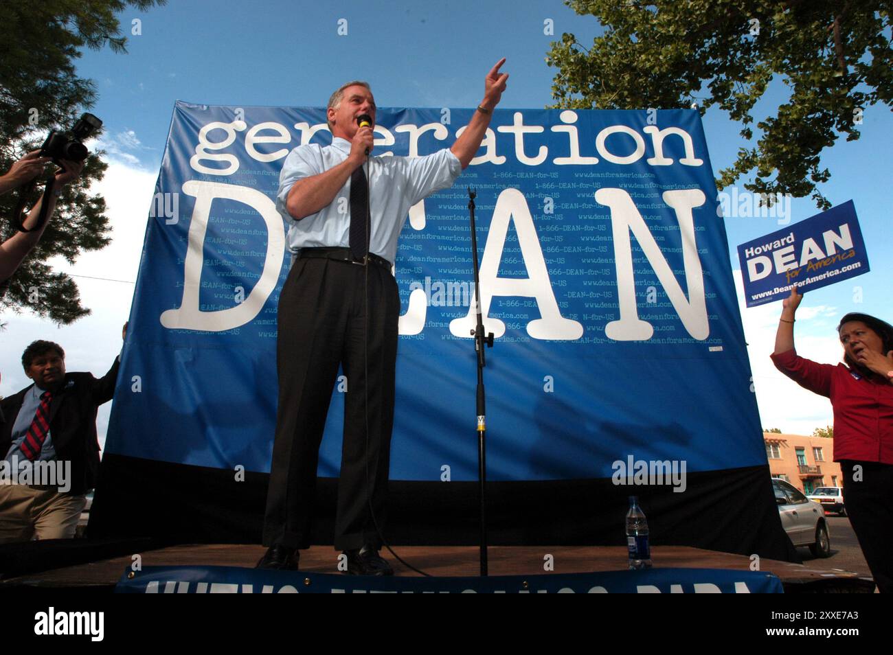 Die erste von sechs Präsidentschaftsdebatten, die unter den Kandidaturen der Demokraten für das Amt des Präsidenten 2004 stattfanden. Die Debatte fand im Popejoy Audtiorium der New Mexico University in Albuquerque statt. Howard Dean bei einer Kundgebung vor der Präsidentschaftsdebatte. /Aftenposten Stockfoto