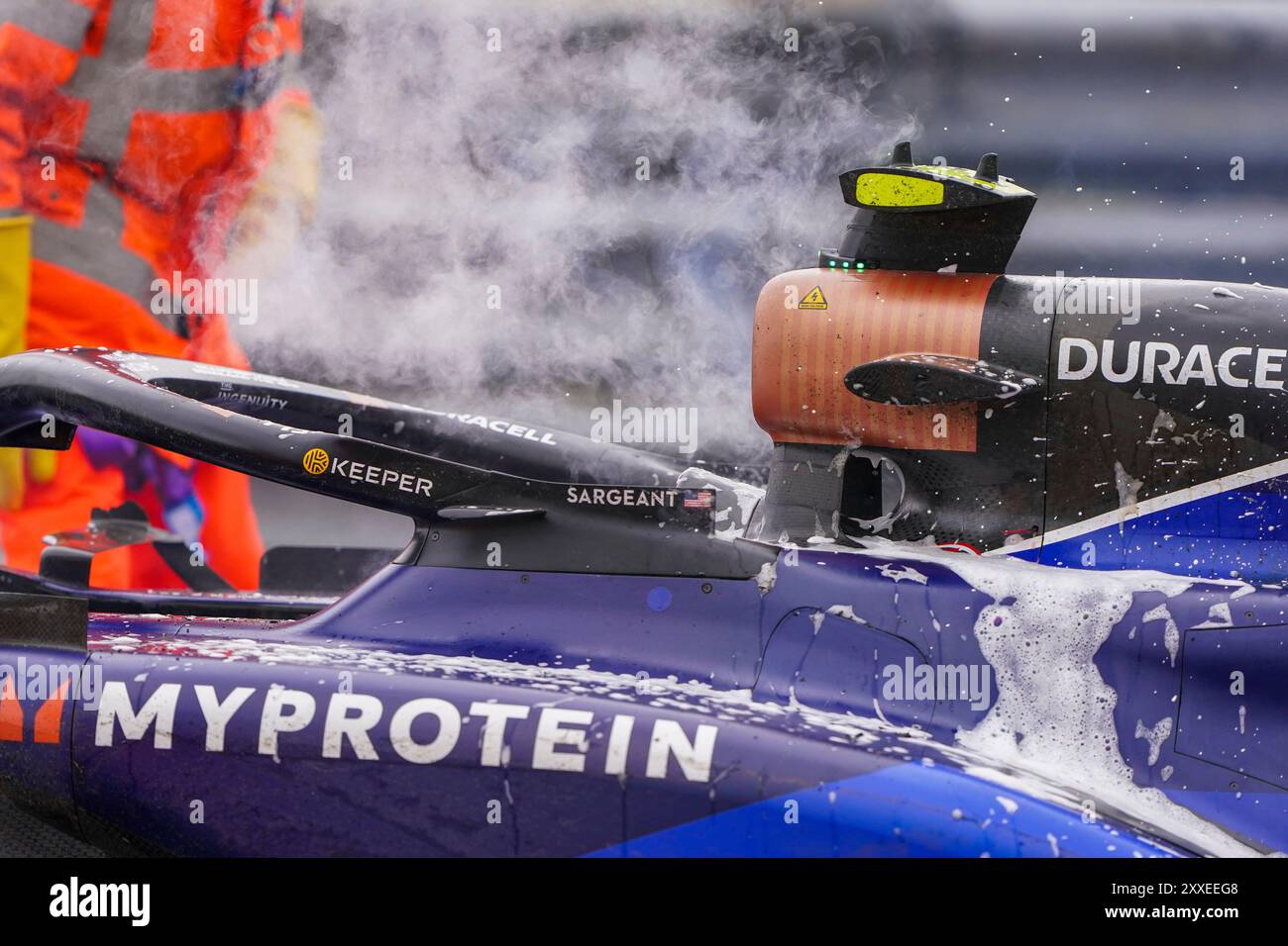 Zandvoort, Niederlande. August 2024. ZANDVOORT, NIEDERLANDE - 24. AUGUST: Auto von Logan Sargeant von Williams nach einem Unfall während eines Wettkampfs im Freien Training 2 während F1 - Heineken Dutch GP am 24. August 2024 in Zandvoort, Niederlande. (Foto von Andre Weening/Orange Pictures) Credit: dpa/Alamy Live News Stockfoto