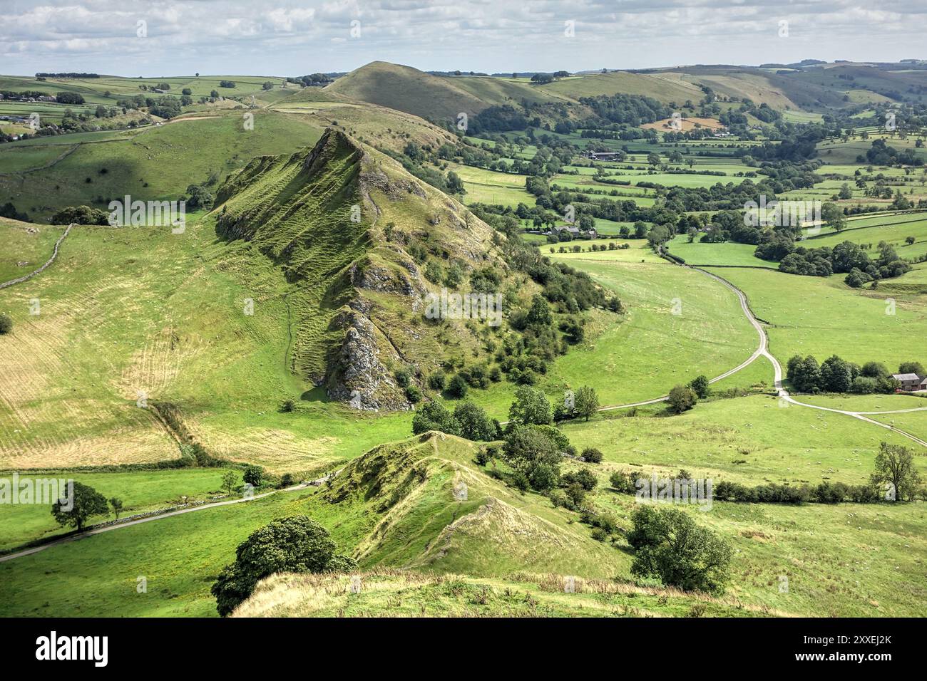 Blick auf Parkhouse Hill von Chrome Hill, Derbyshire, Peak District. Ein anspruchsvoller Spaziergang von Earl Sterndale führt über beide Hügel. Stockfoto