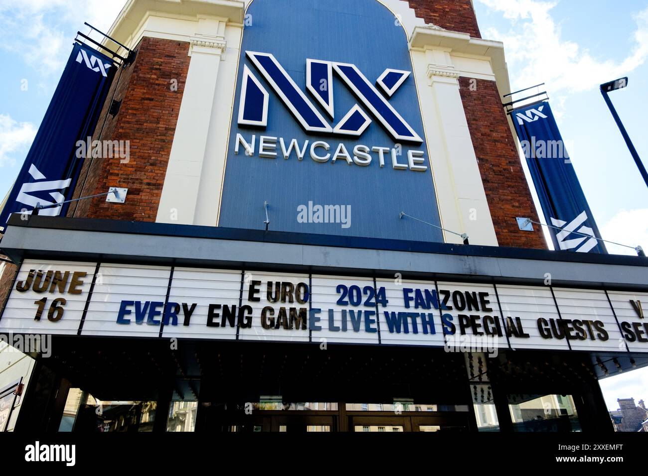 Newcastle UK: 8. Juni 2024: Außenansicht des NX-Musikzentrums im Stadtzentrum von Newcastle. Mit Schild für das Fußballturnier fanzone Euro 2024 Stockfoto