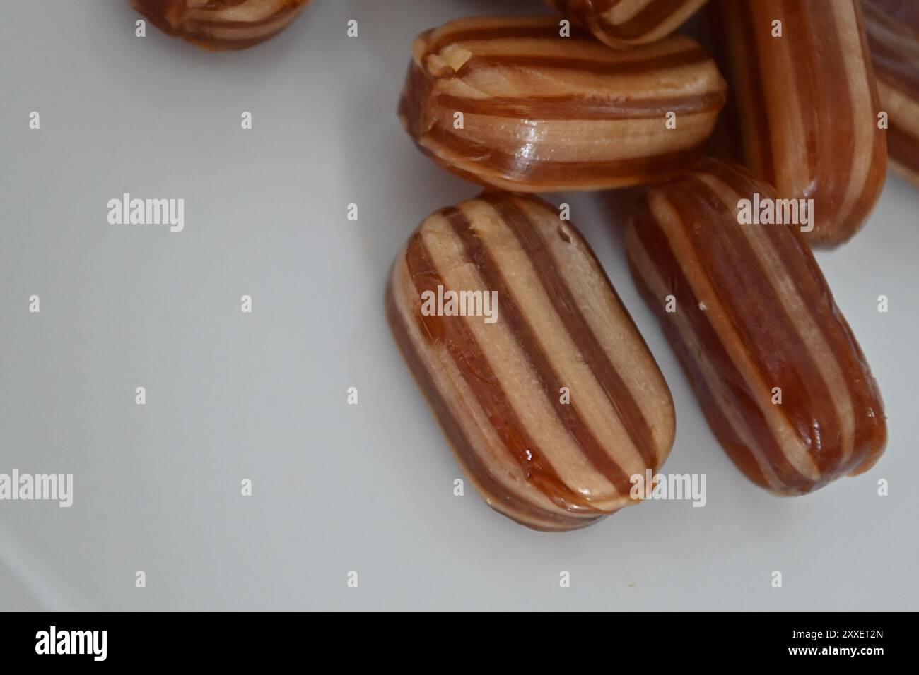 Teller mit Süßigkeiten Stockfoto