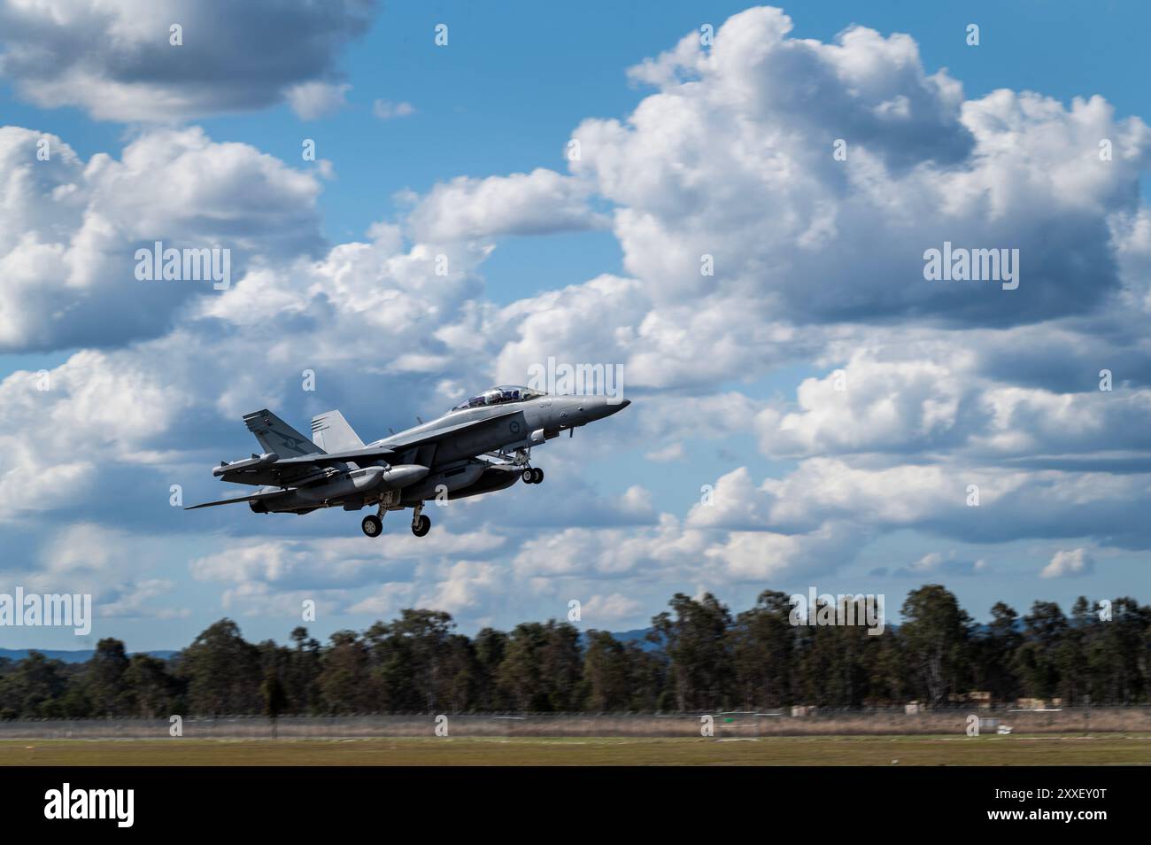 Ein EA-18G Growler der Royal Australian Air Force von der No. 6 Squadron startet am 19. August 2024 auf der RAAF Base Amberley, Australien. RAAF-Einheiten werden weiterhin verwendet Stockfoto