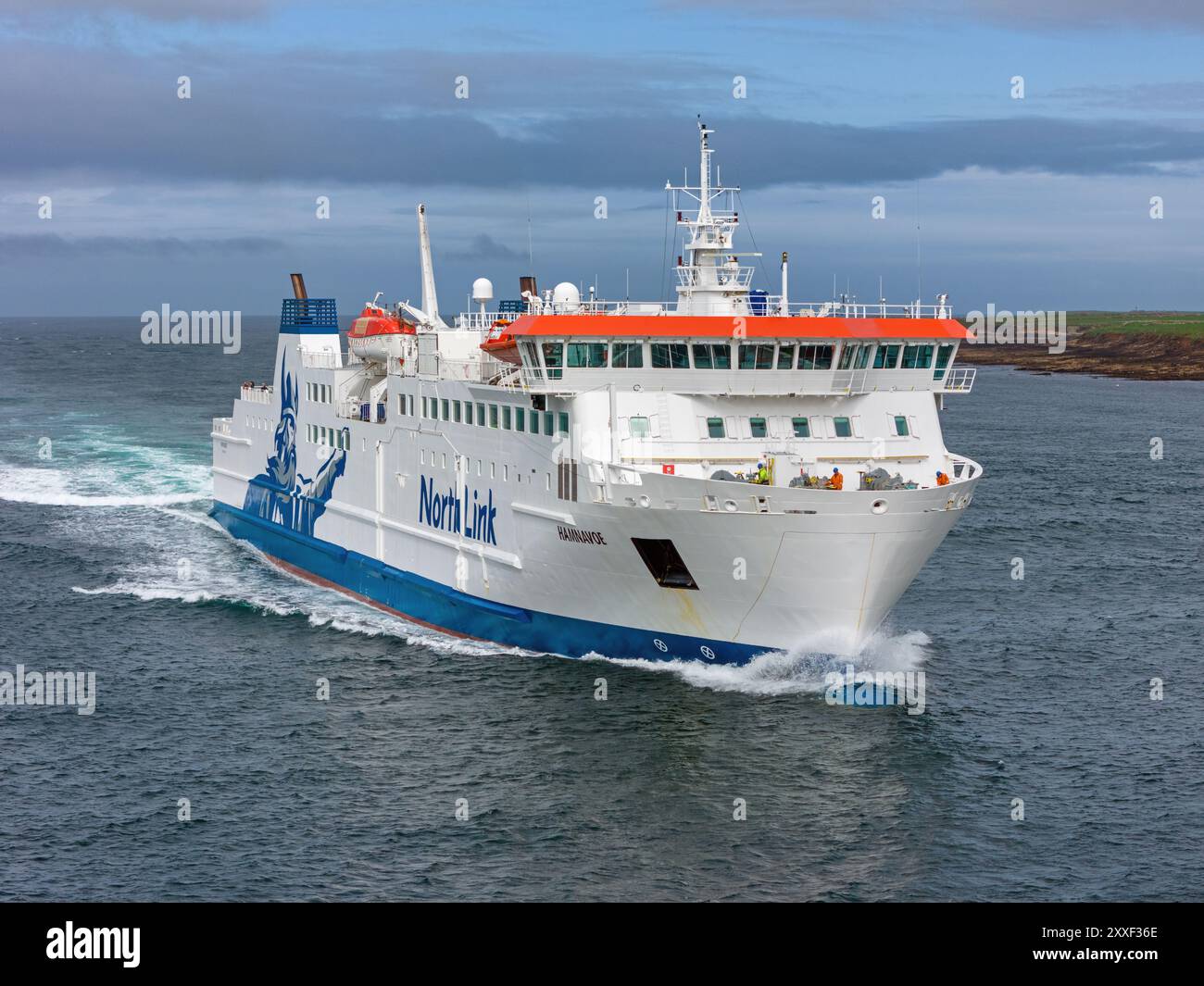 Hamnavoe ist eine Fähre, die von NorthLink Ferries auf der Strecke zwischen Scrabster, Schottland und Stromness auf Orkney betrieben wird. Stockfoto