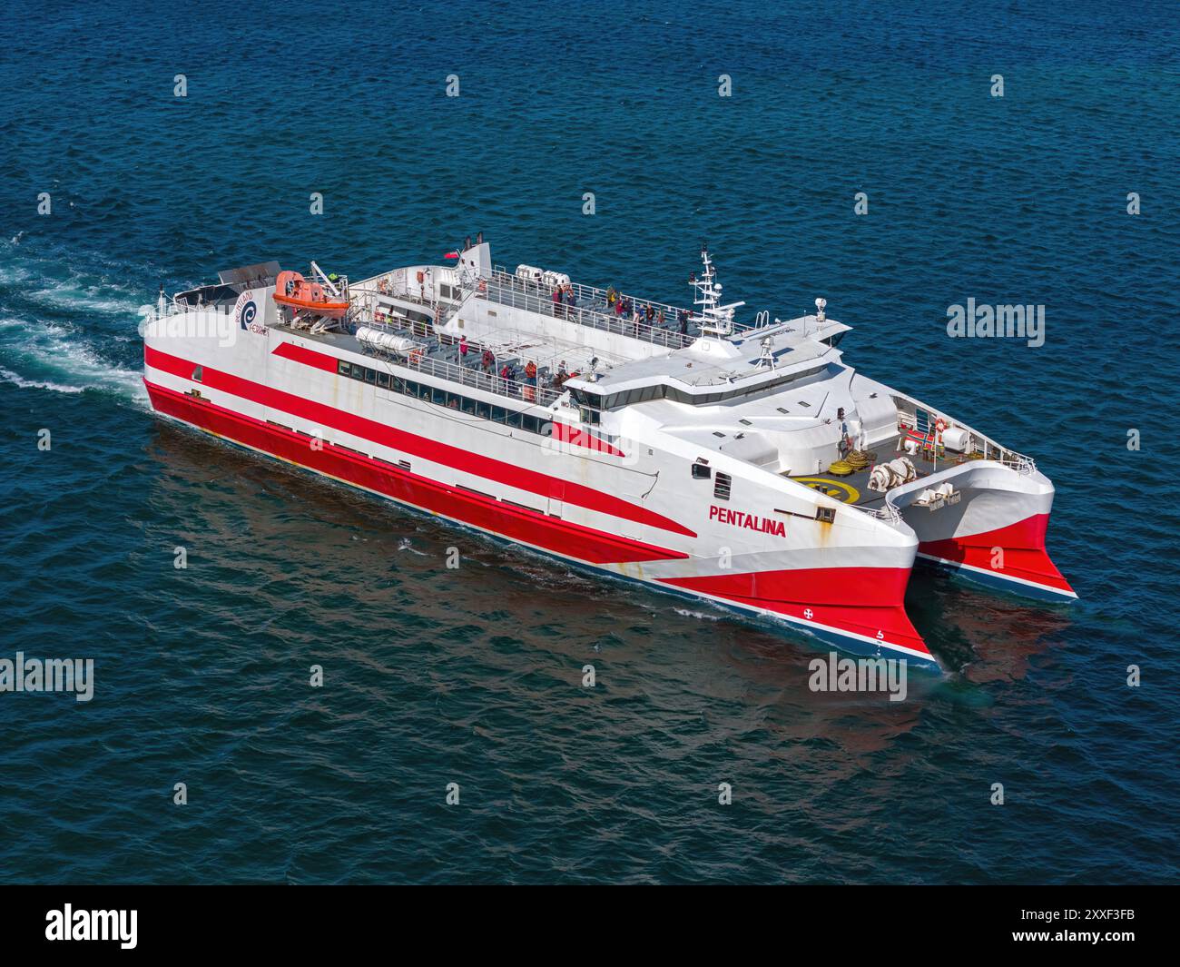 Pentalina ist eine von Pentland Ferries betriebene Katamaran-Fähre, die Gills Bay, Caithness, mit St. Margaret's Hope auf Orkney verbindet. Stockfoto