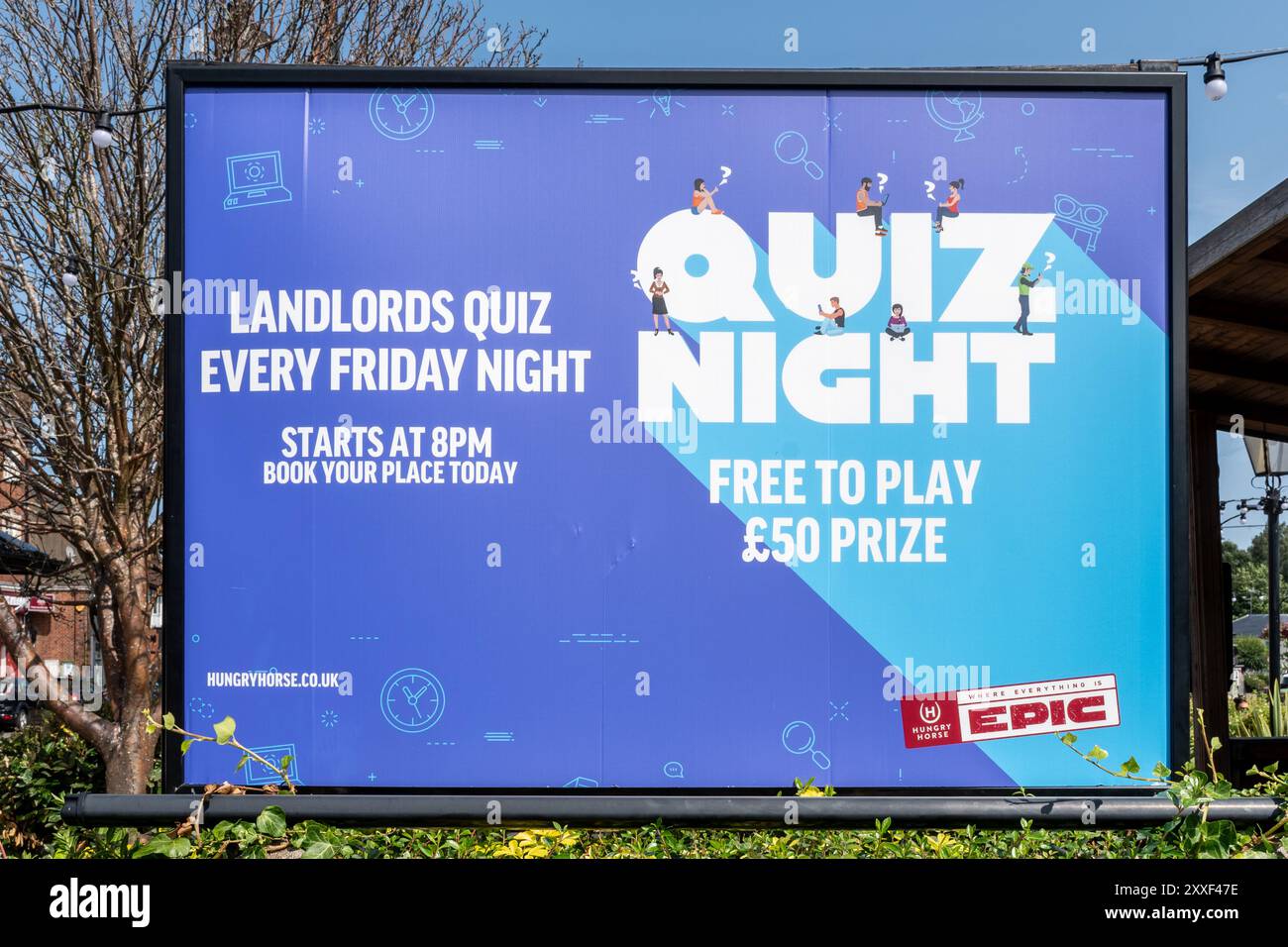 Nachtschild für Pub-Quiz, Werbung für wöchentliche Quiz-Nächte für Vermieter, England, Großbritannien Stockfoto