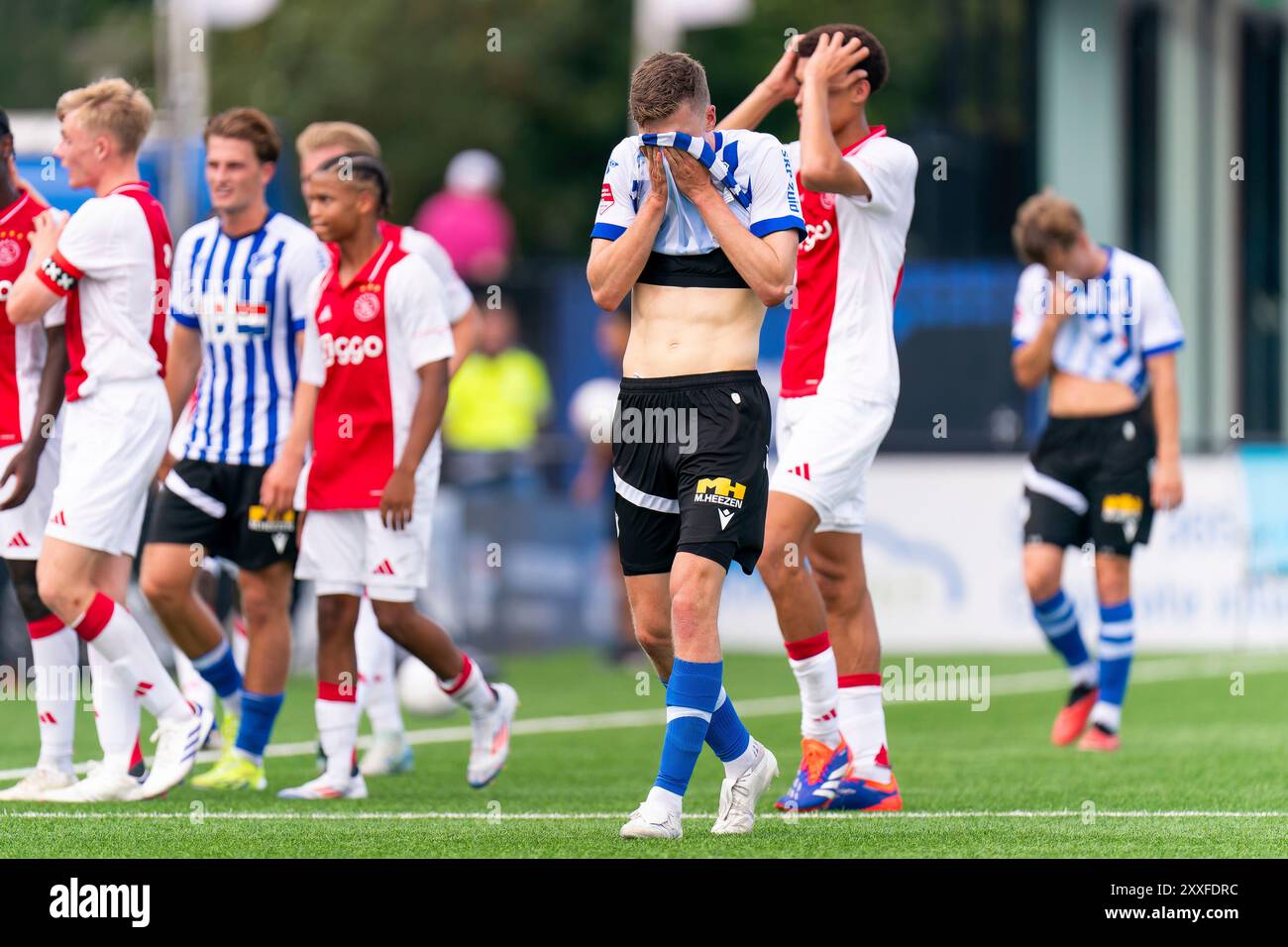 Jan Louwers Stadion, Niederlande. August 2024. JAN LOUWERS STADION, NIEDERLANDE - 24. AUGUST: Daan Huisman vom FC Eindhoven sieht beim niederländischen Keuken Kampioen Divisie Spiel zwischen dem FC Eindhoven und Jong Ajax am 24. August 2024 im Jan Louwers Stadion, Niederlande, niedergeschlagen aus. (Foto: Joris Verwijst/Orange Pictures) Credit: dpa/Alamy Live News Stockfoto