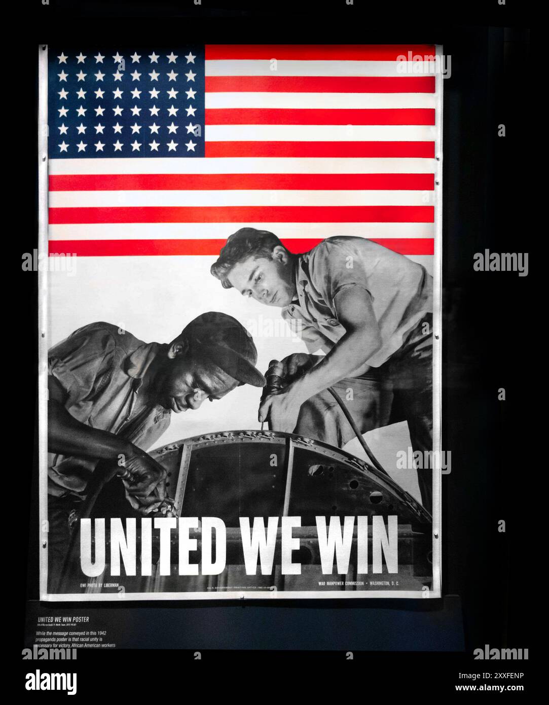 gemeinsam gewinnen wir ein Propagandaplakat mit amerikanischer Flagge im nationalen Museum des Zweiten Weltkriegs in New orleans, usa Stockfoto