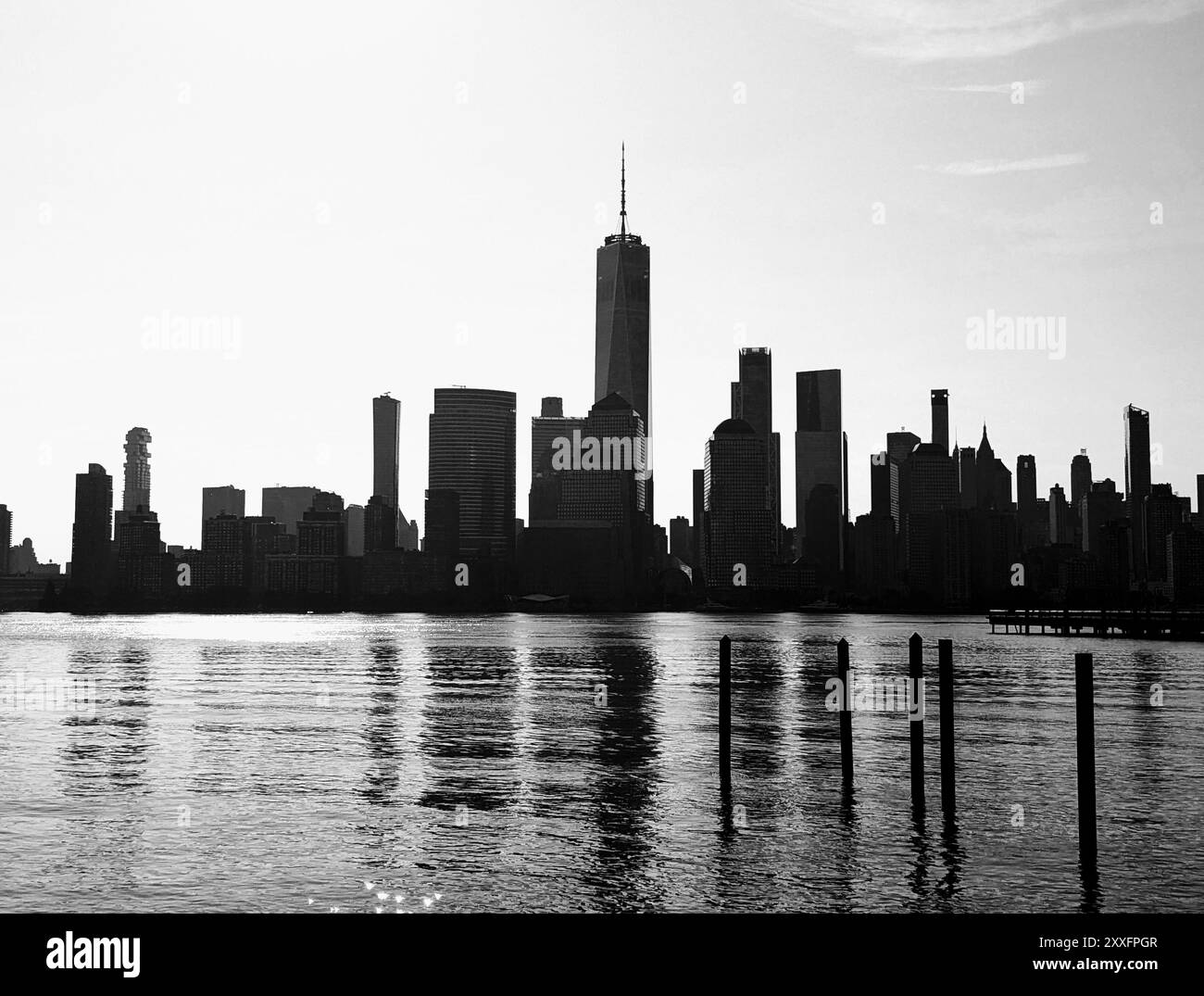 Lower Manhattan Skyline entlang des Hudson River. Stockfoto