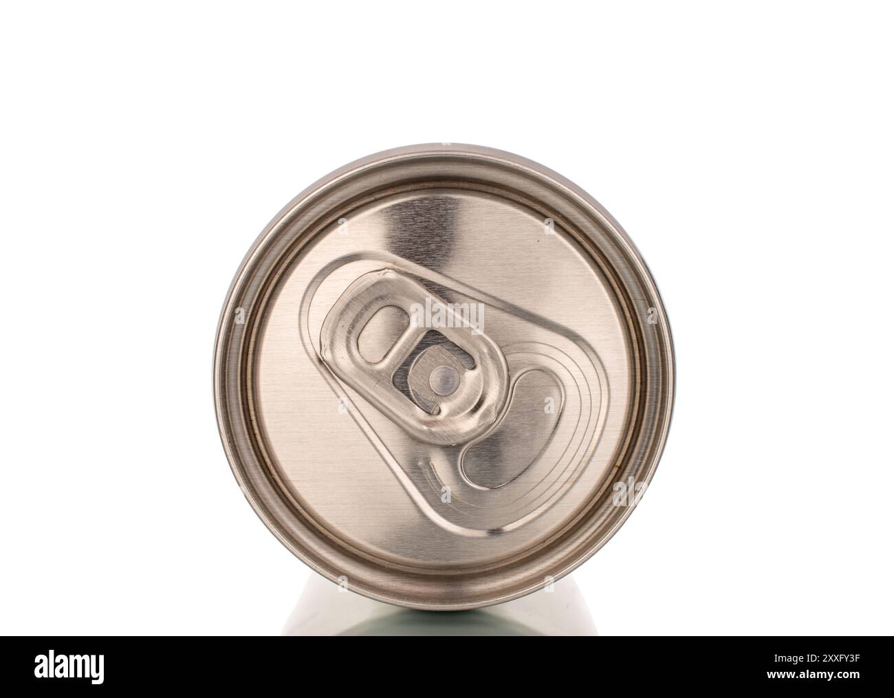 Metalldose mit Getränk, Makro, isoliert auf weißem Hintergrund. Stockfoto