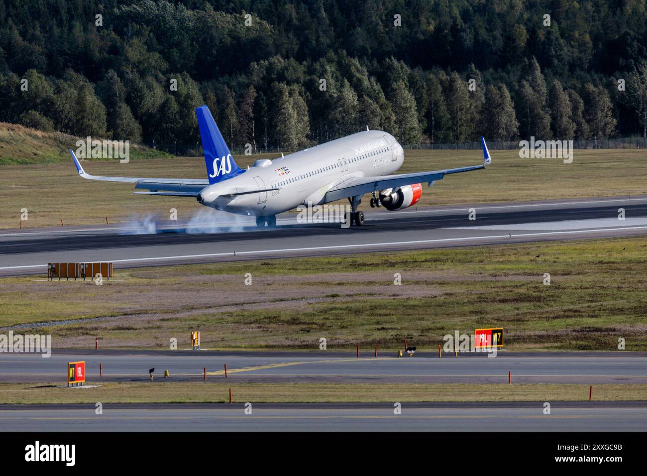 Flughafen Arlanda, nördlich von Stockholm, Schweden, samstags. Im Bild: Ein Airbus A320-251N von skandinavischen Fluggesellschaften. Stockfoto