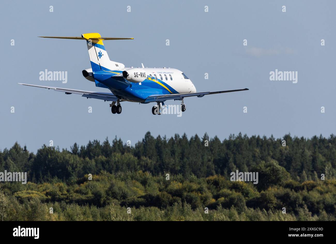 Flughafen Arlanda, nördlich von Stockholm, Schweden, samstags. Im Bild: Svenskt Ambulansflyg (KSA). Stockfoto