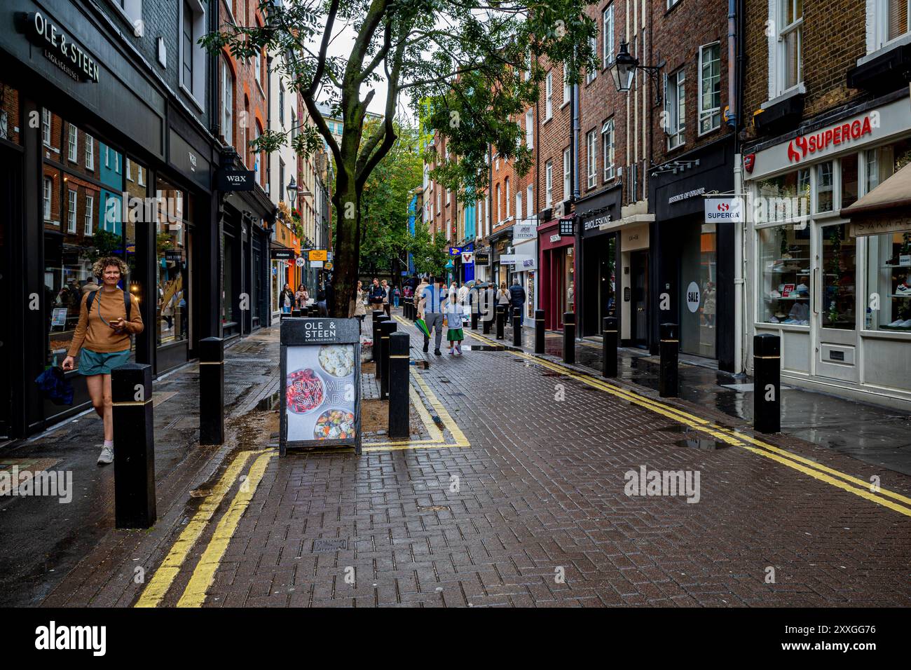 Lambs Conduit Street Holborn London. Die historische Straße hat ihren Namen nach dem Lambs Conduit, einem Staudamm aus der C16. Stockfoto