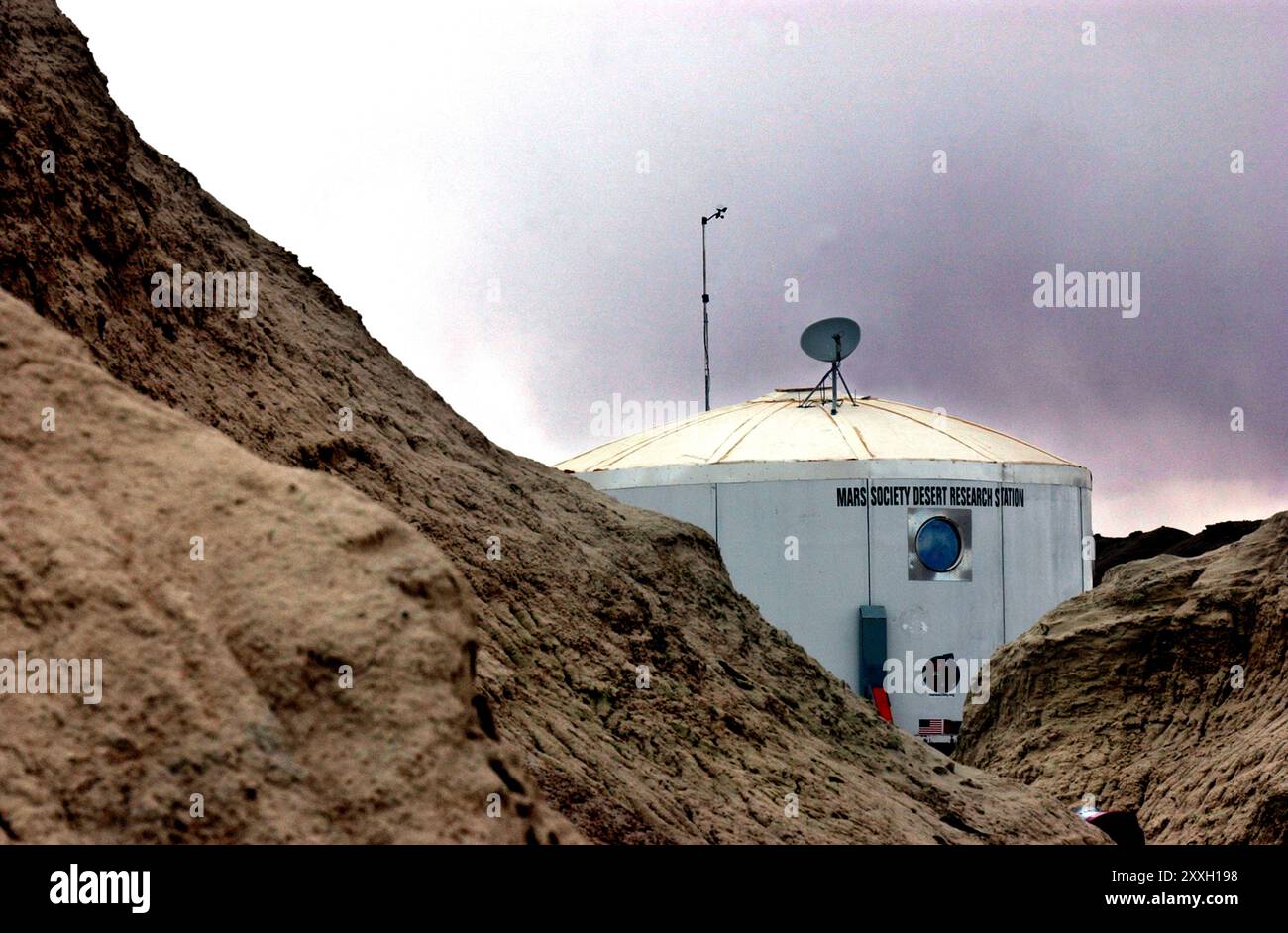 Mit der Hoffnung, dass eines Tages eine bemannte Expedition zum Mars geschickt werden könnte, hat die Mars Society das Mars Desert Research Center in der Wüste nahe der kleinen Stadt Hanksville im Süden Utahs eingerichtet. Stockfoto