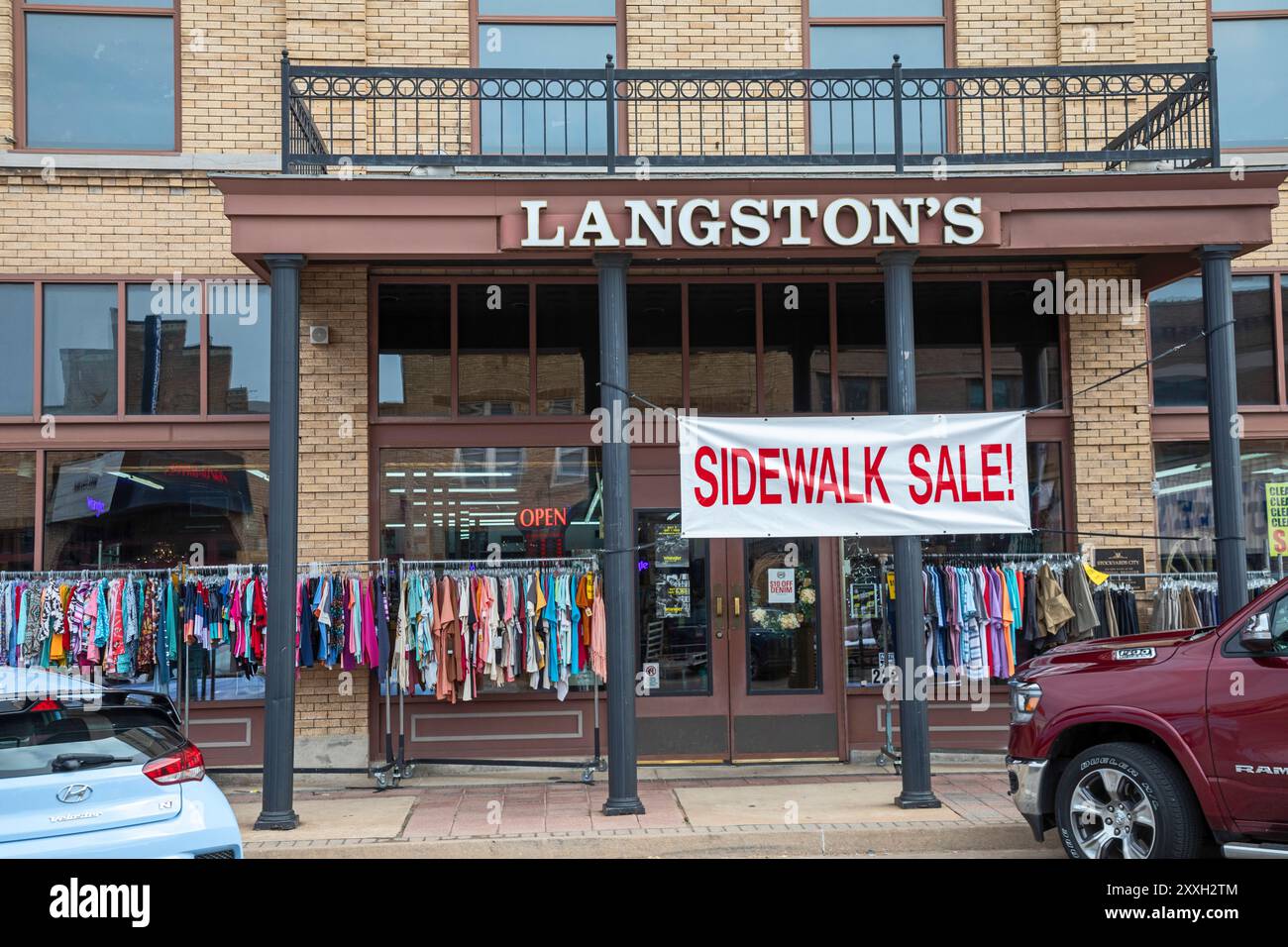 Oklahoma City, Oklahoma – Langstons Western Wear in Stockyards City verkauft Westernkleidung. Stockyards City hat Geschäfte und Restaurants für Rancher und Stockfoto
