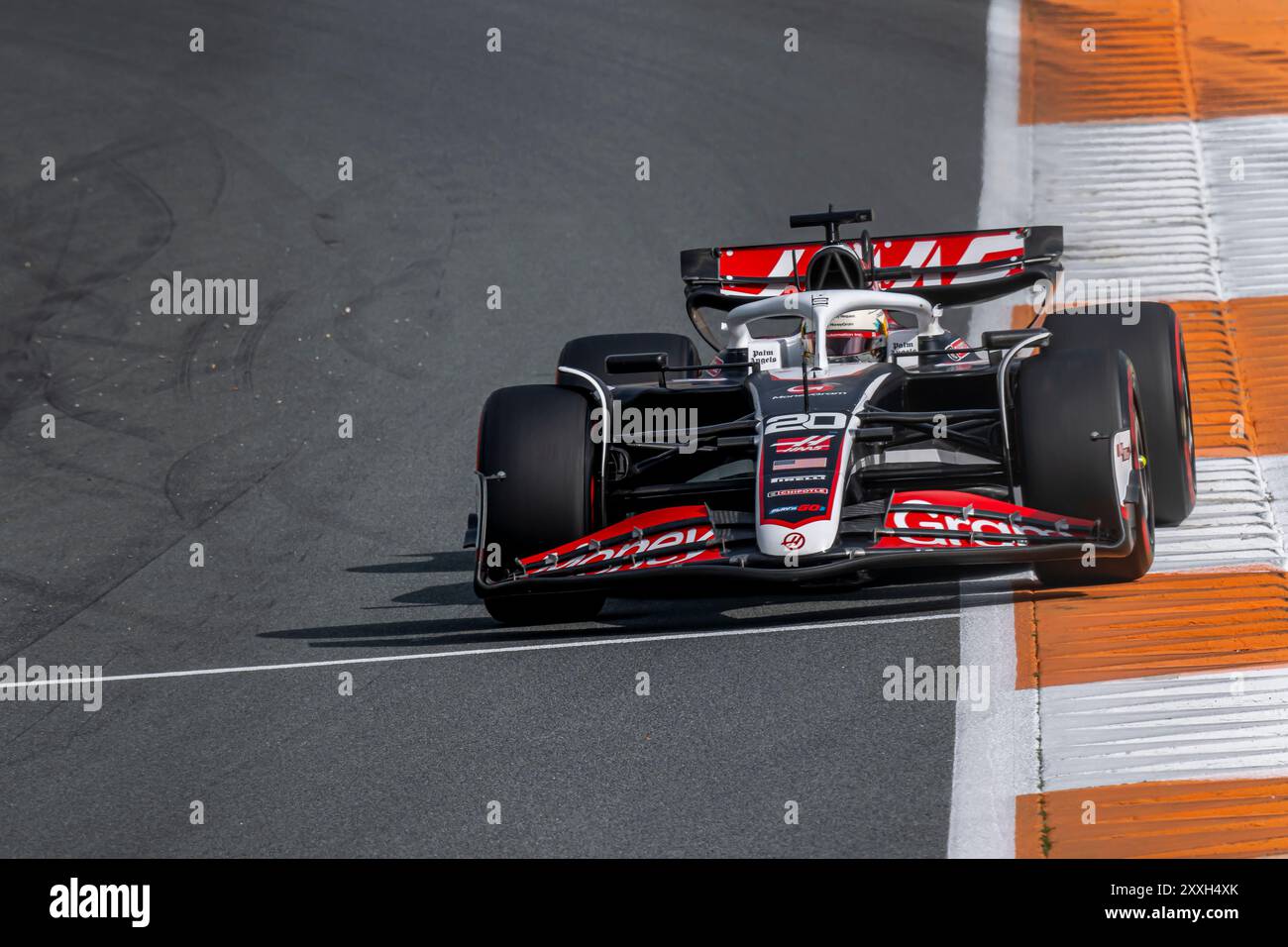 Zandvoort, Niederlande, 24. August, Kevin Magnussen, aus Dänemark, tritt für Haas F1 an. Qualifying, Runde 15 der Formel-1-Meisterschaft 2024. Quelle: Michael Potts/Alamy Live News Stockfoto