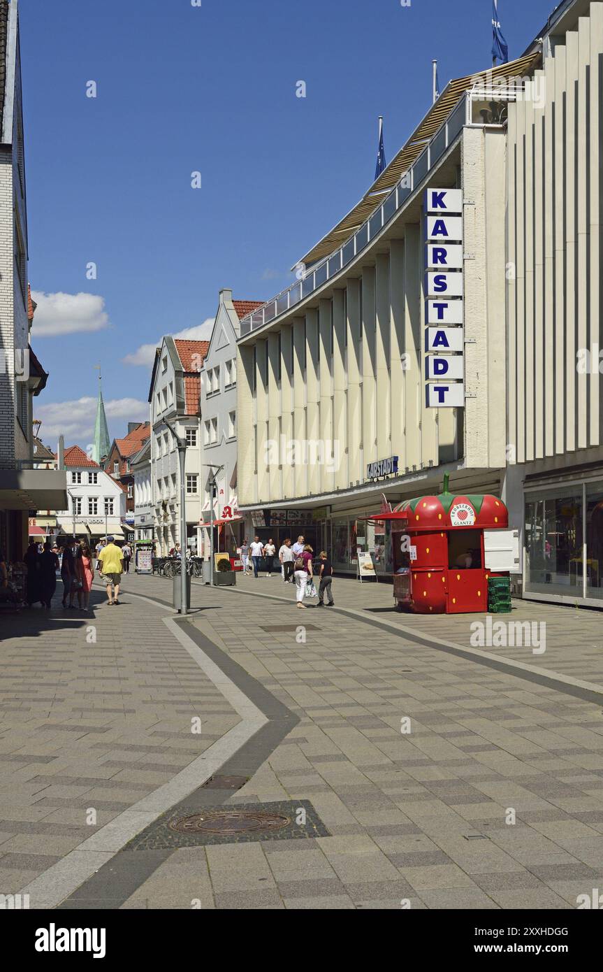 Europa, Deutschland, Hamburg, Bezirk Bergedorf, Sachsentor, Fußgängerzone, City, Einkaufsstraße, Kaufhäuser Karstadt, Hamburg, Hamburg, Feder Stockfoto