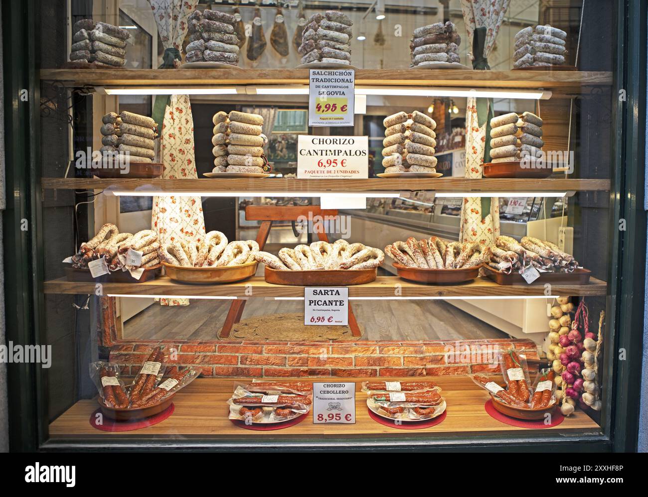 Kastilische Würstchen zum Verkauf in Schaufenstern, Kastilien und Leon, Spanien, Europa Stockfoto