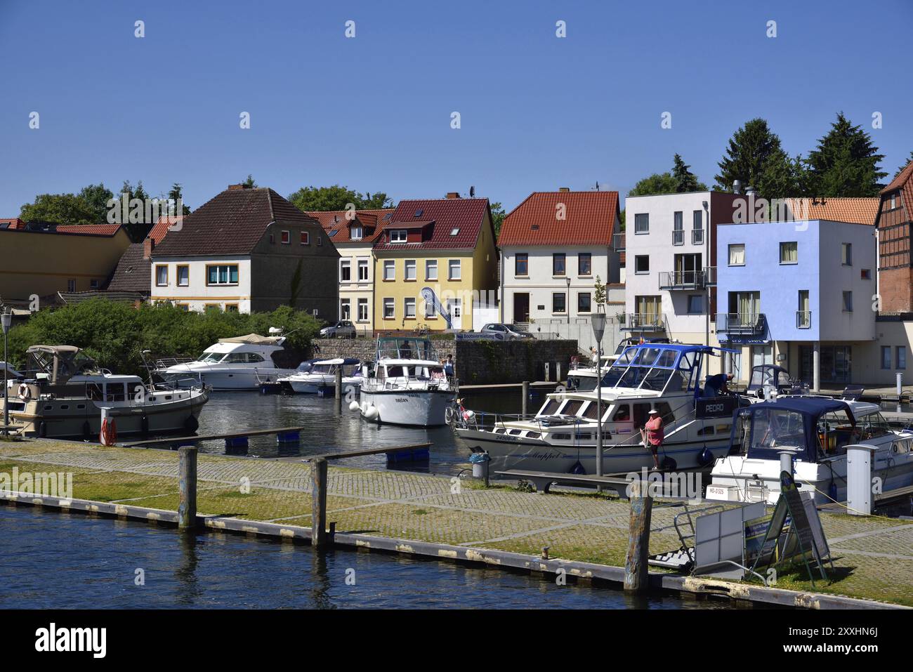 Europa, Deutschland, Mecklenburg-Vorpommern, Inselstadt Malchow, Malchow-See, kleiner Yachthafen, Malchow, Mecklenburg-Vorpommern, Deutschland, E Stockfoto