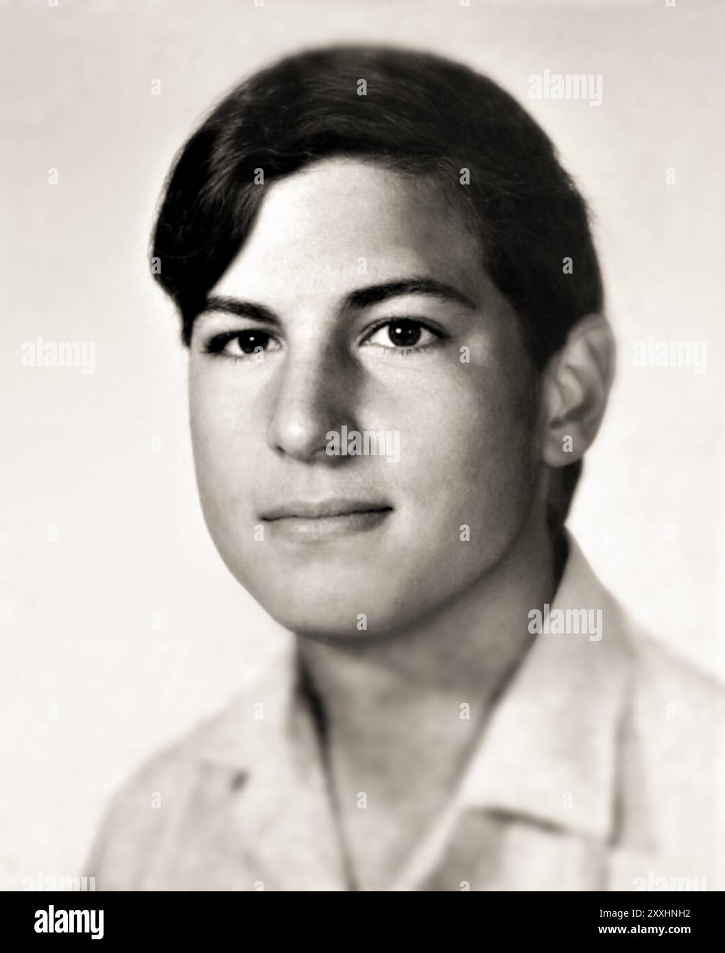 1970 c., USA : The Celebred STEVE JOBS ( Steven Paul , 1955 - 2011 ) als junger Mann im Alter von 15 Jahren aus dem JAHRBUCH DER HIGHSCHOOL . Unbekannter Fotograf. Amerikanischer Geschäftsmagnat , Industriedesigner , Investor und Medieninhaber Gründer der Firma APPLE . Unbekannter Fotograf.- INFORMATICA - INFORMATICO - INFORMATIK - COMPUTERTECHNIK - INVENTORE - ERFINDER - GESCHICHTE - Foto STORICHE - personalità da giovani da giovane - Persönlichkeit Persönlichkeiten als jung - TEENAGER - RAGAZZO -- ARCHIVIO GBB Stockfoto